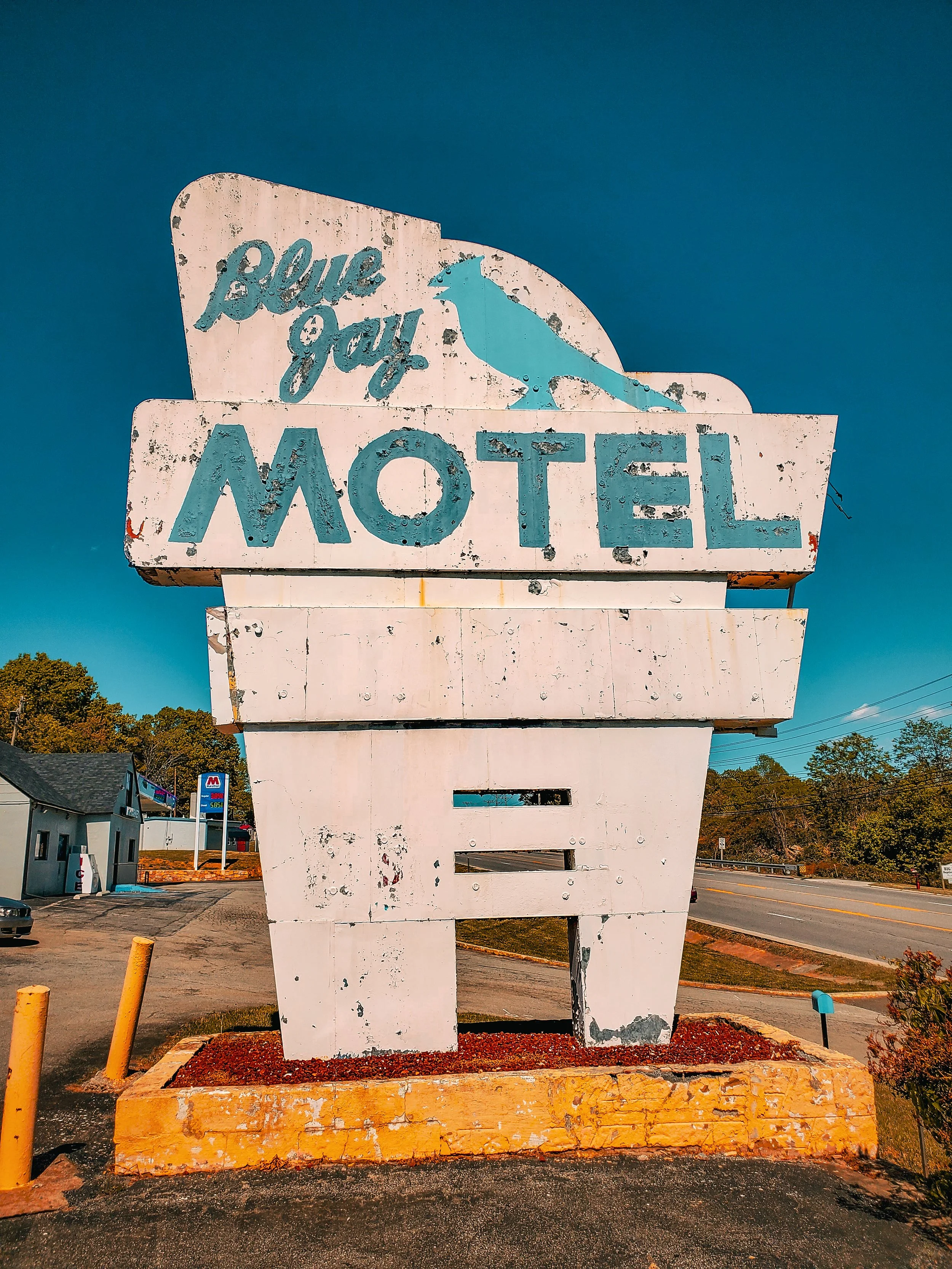 Old Blue Jay motel sign Salem VA.jpg