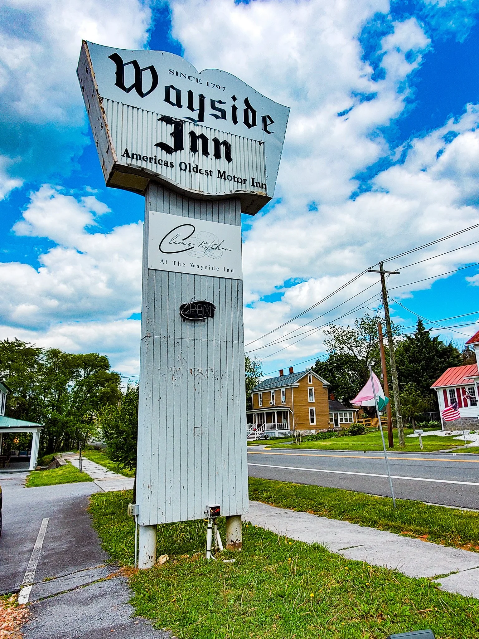 Wayside Inn sign Middletown VA.jpg