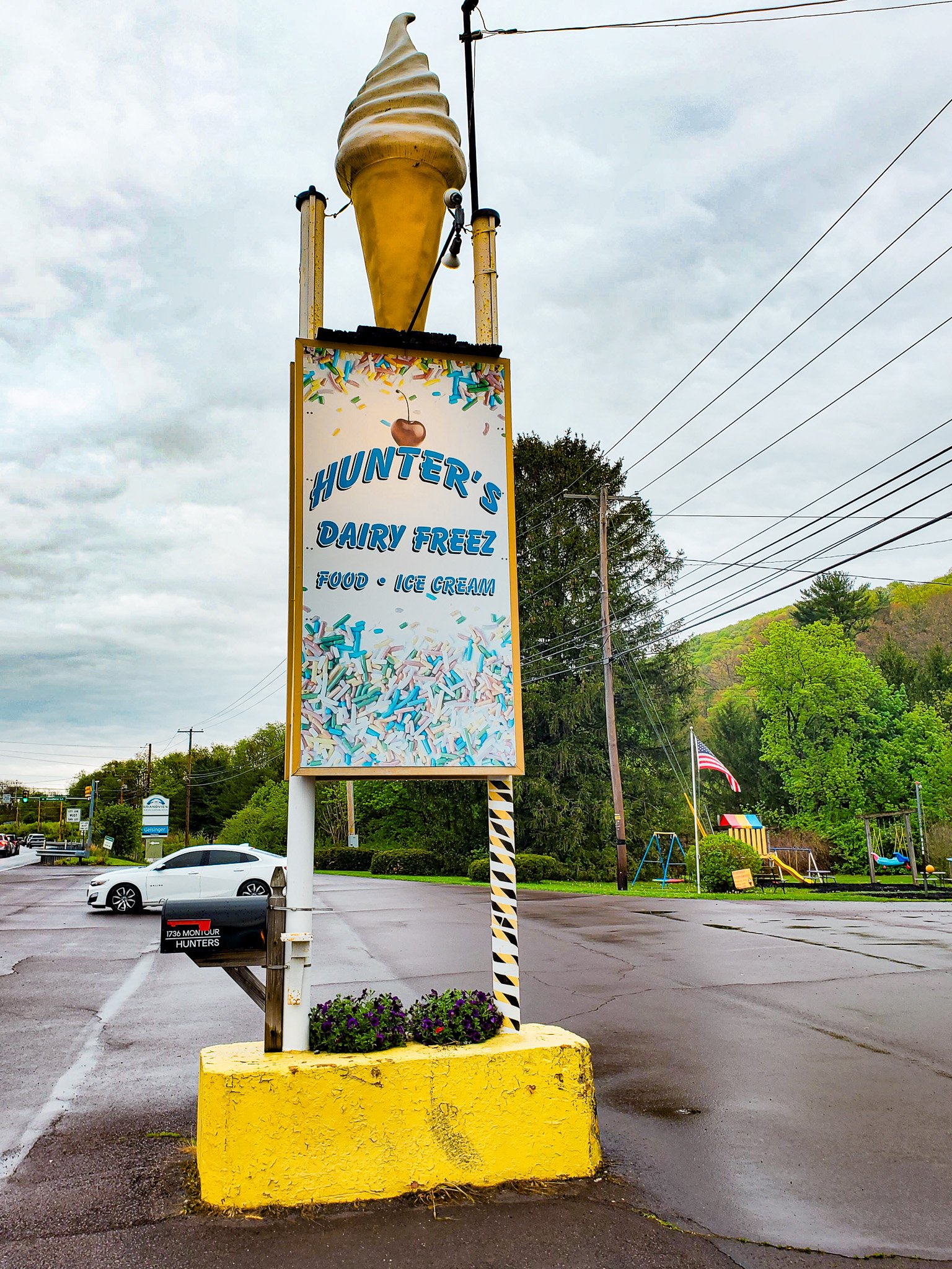 Hunters Dairy Freez sign Danville PA.jpg