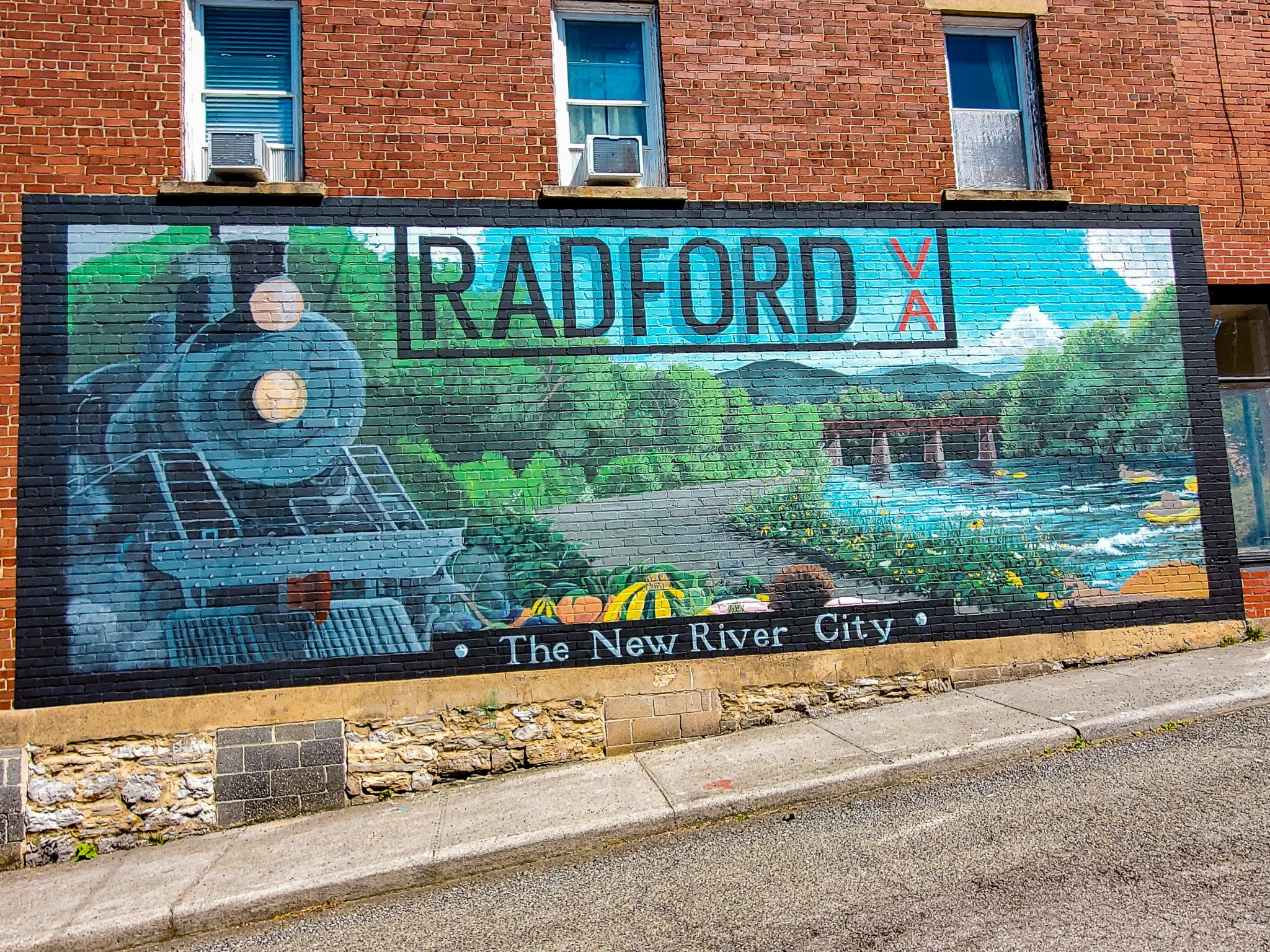 Radford VA mural with train.jpg