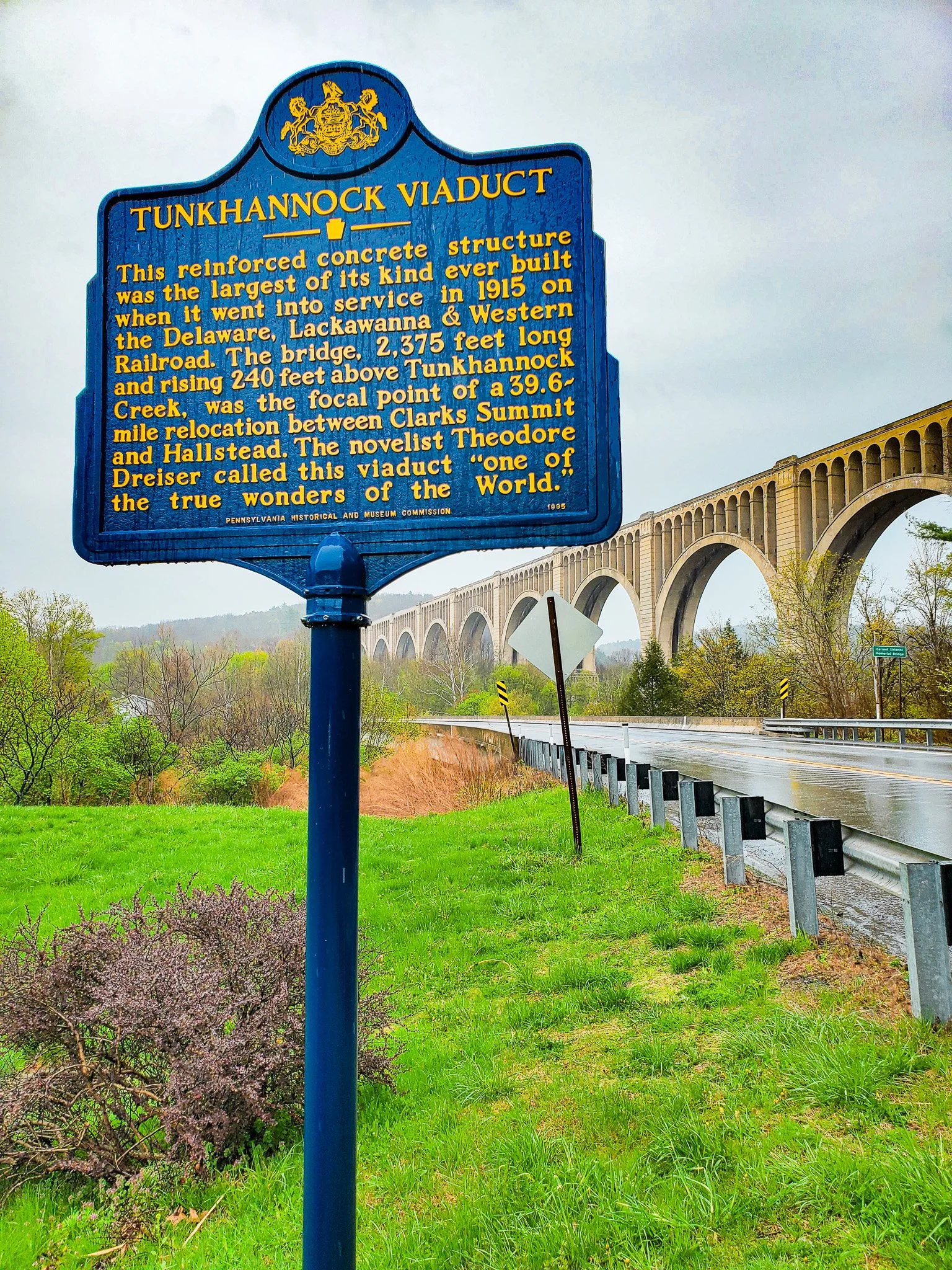 Tunkhannock Viaduct sign Nicholson PA.jpg