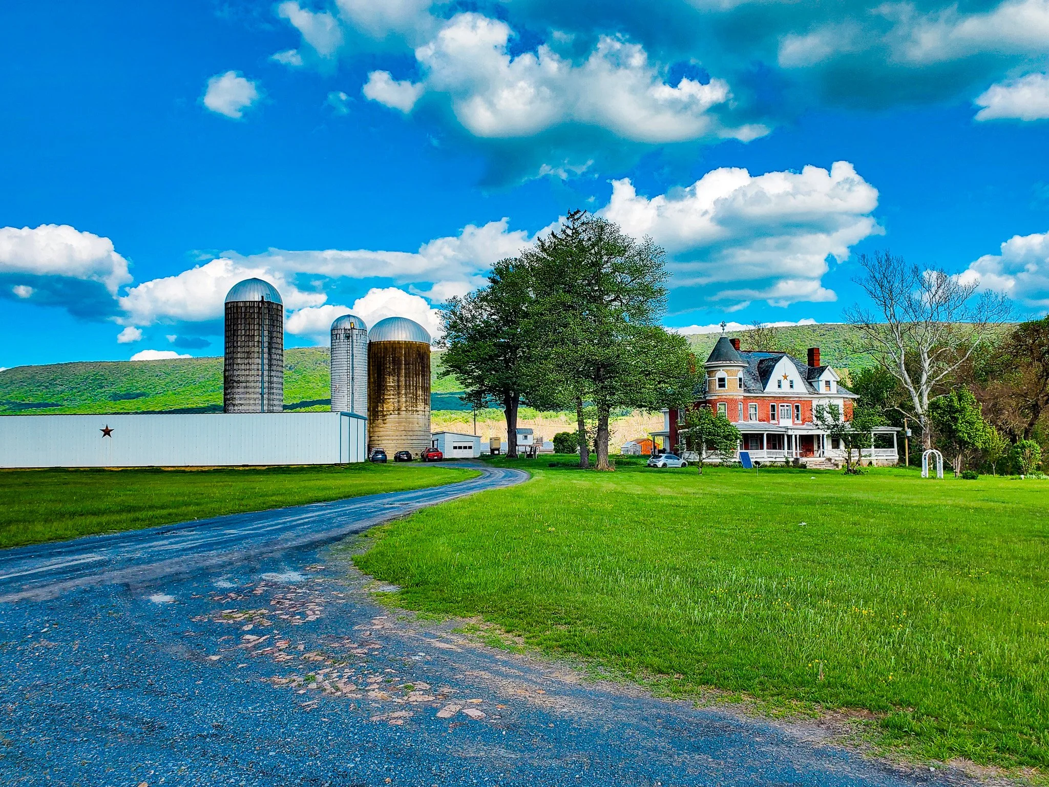 Farm with silos outside Mt Jackson VA.jpg
