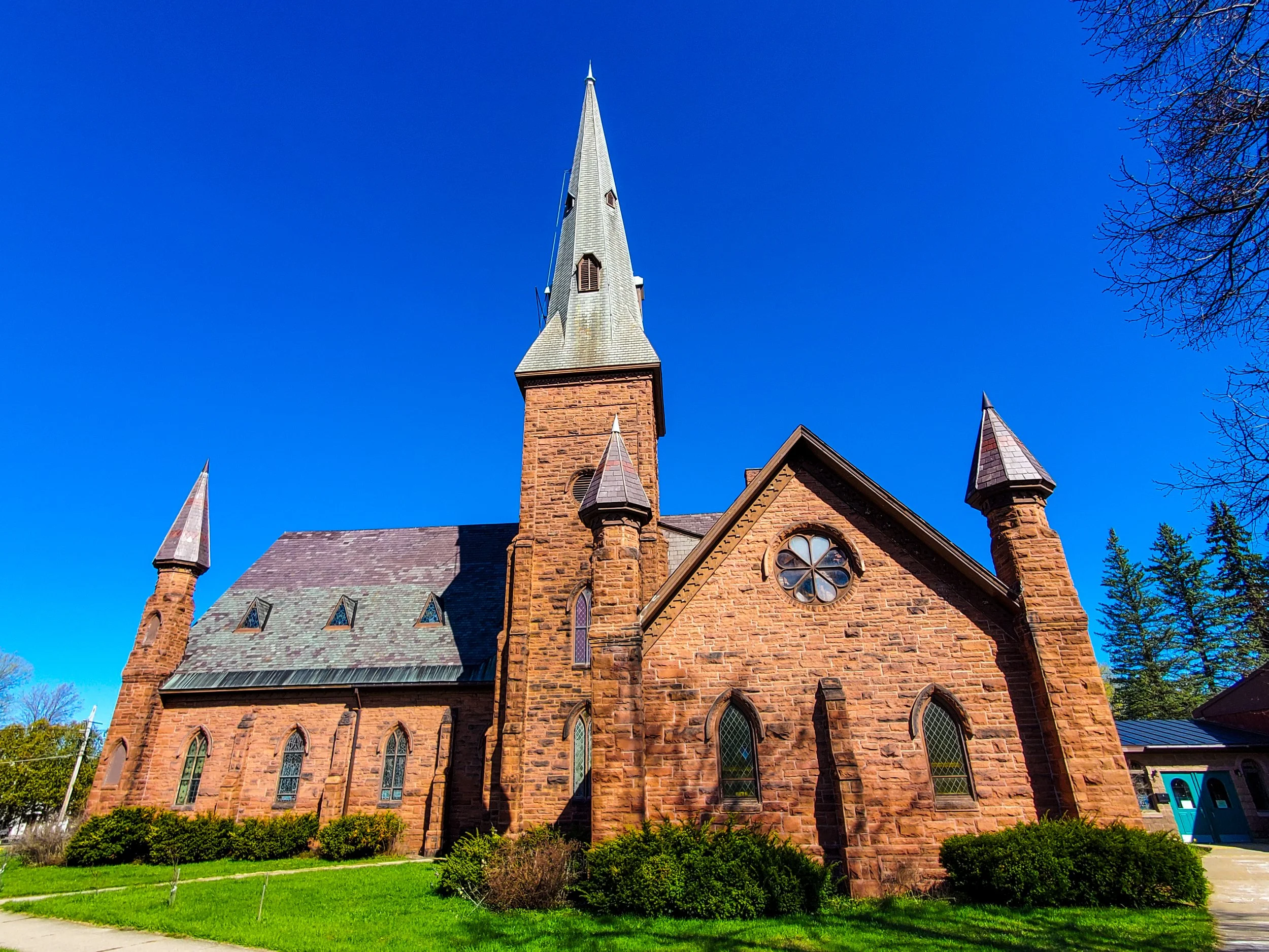 Pottsdam Church made of sandstone NY.jpg