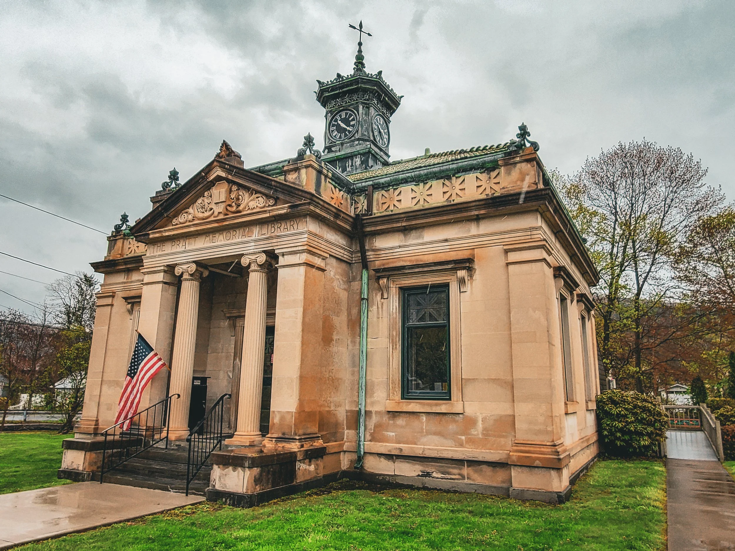 Pratt Memorial Library close up front New Milford Township PA.jpg