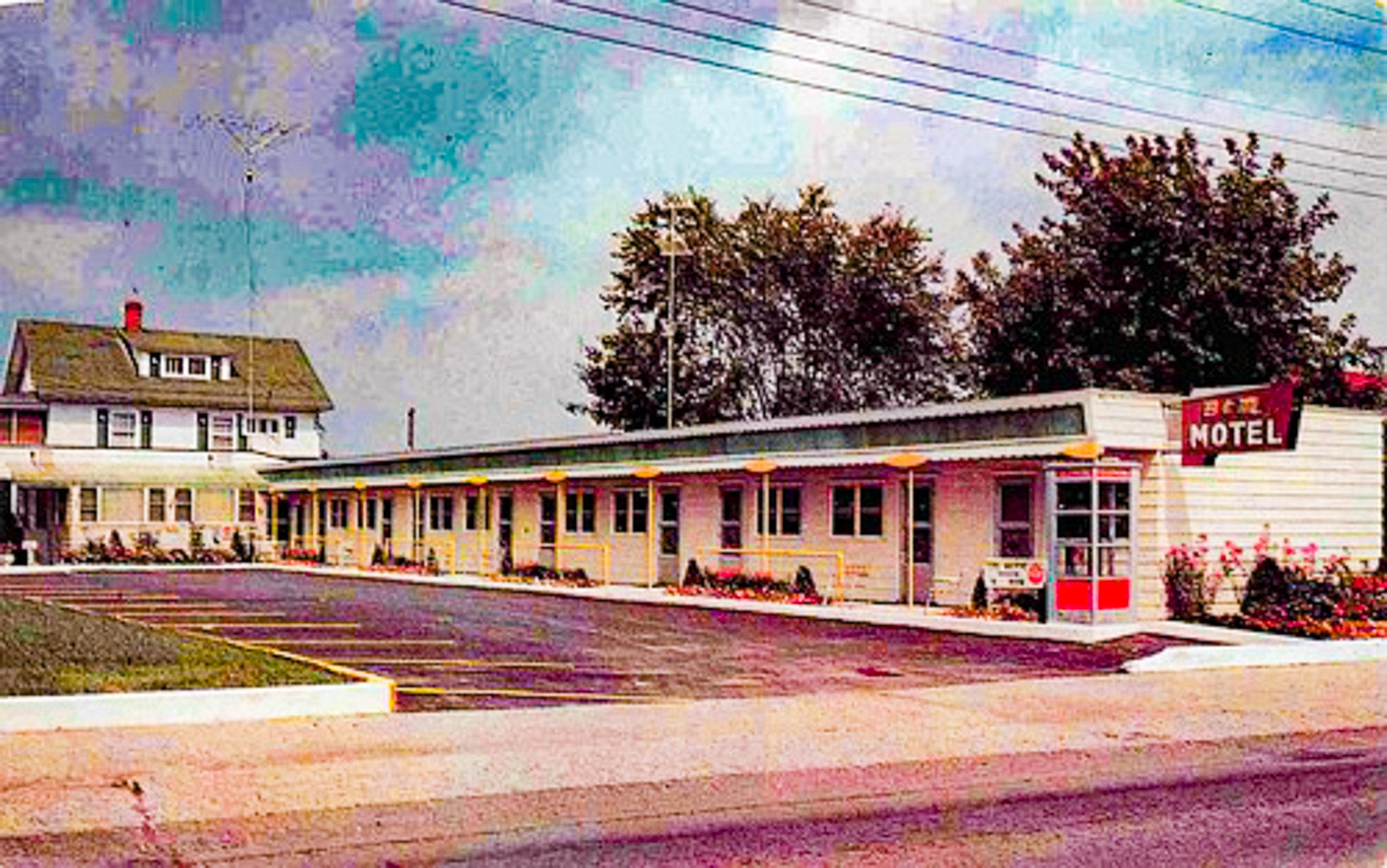 B and M Motel postcard Potsdam NY.jpg