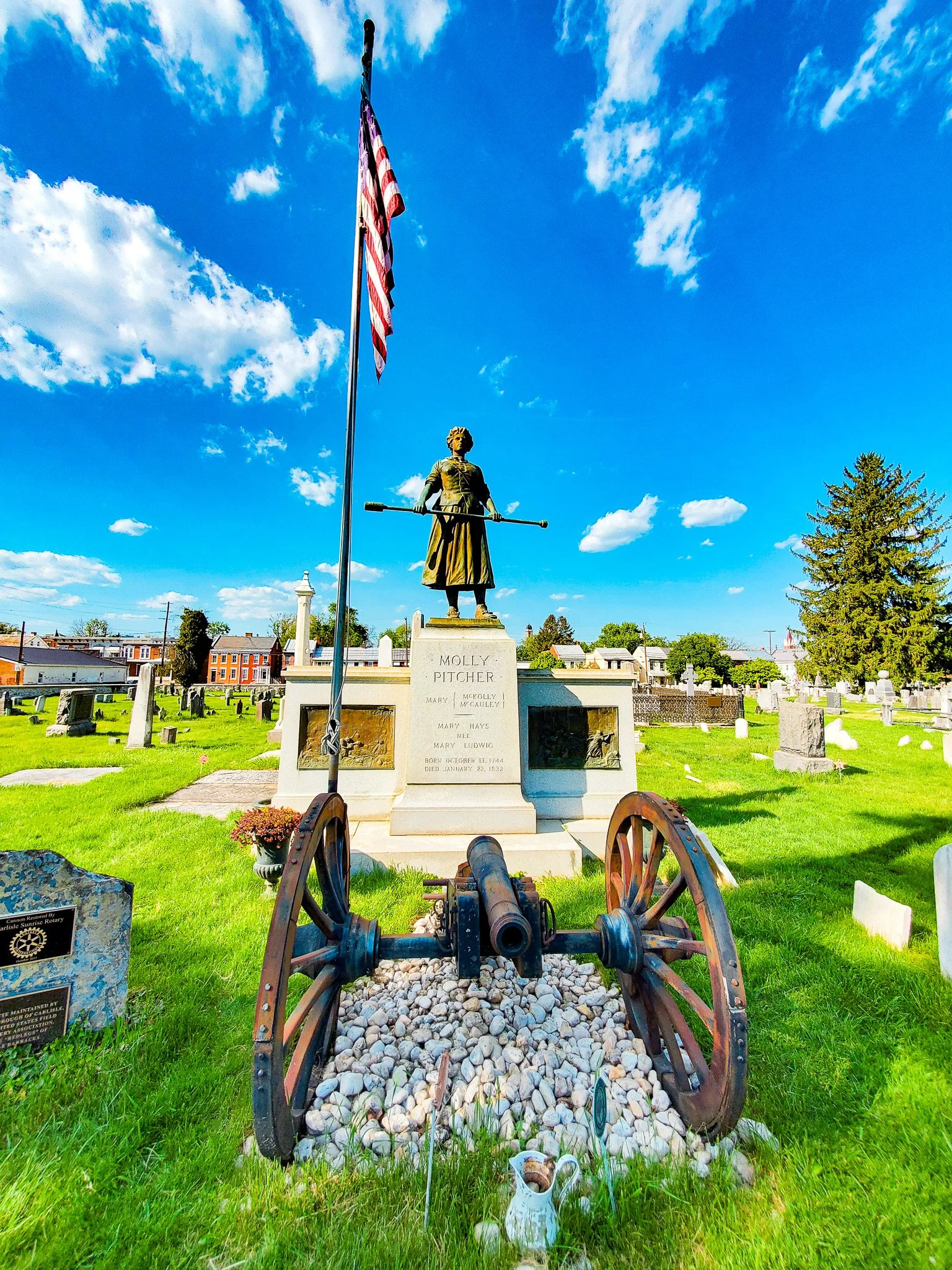 Molly Pitcher plot and monument at cemetary Carlisle PA.jpg