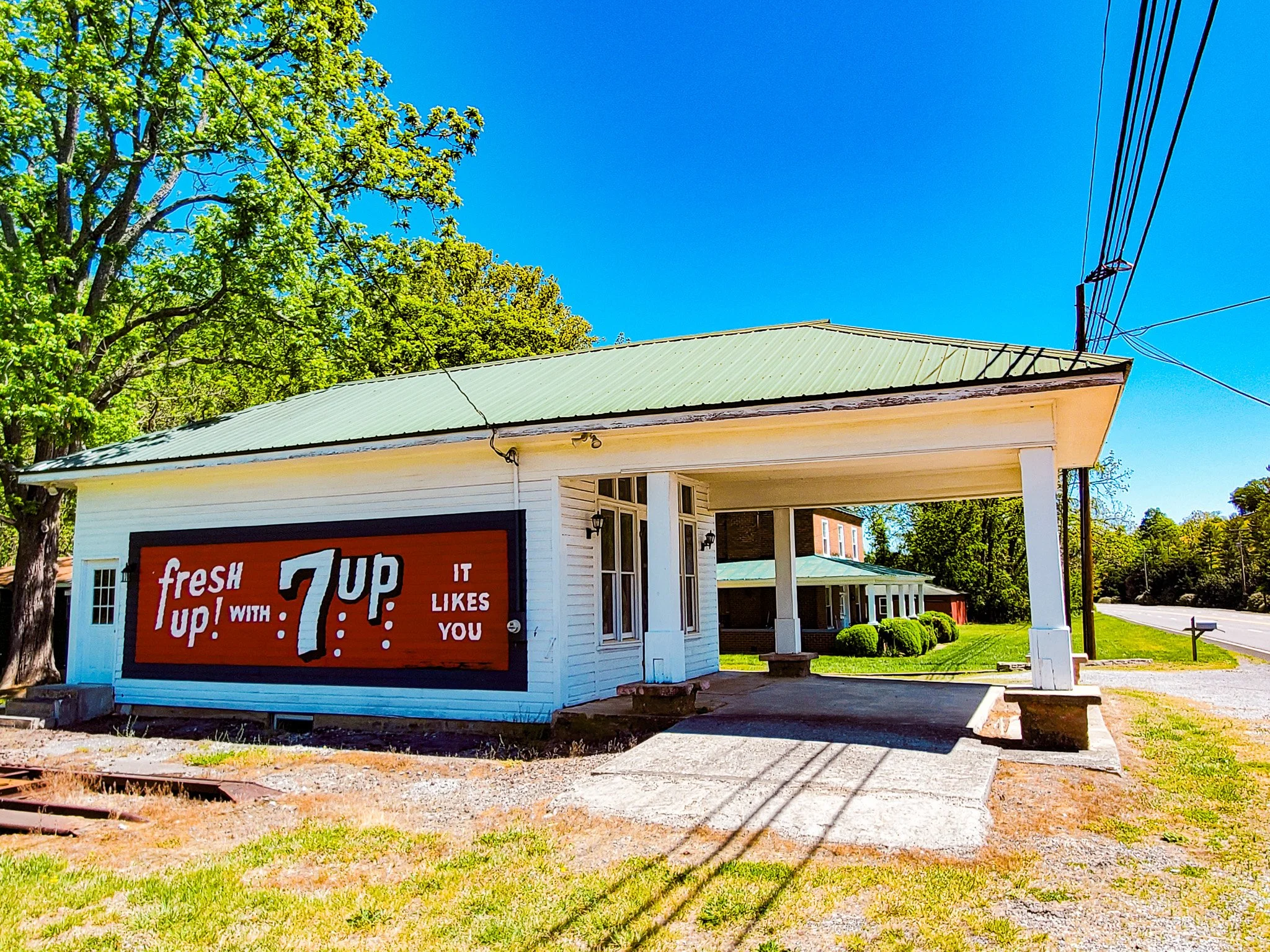 7 UP sign on restored gas station Troutville VA.jpg