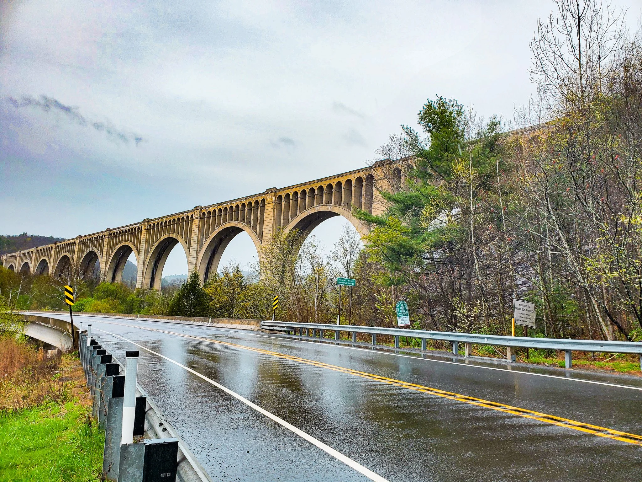 Tunkhannock Viaduct distant view Nicholson PA.jpg