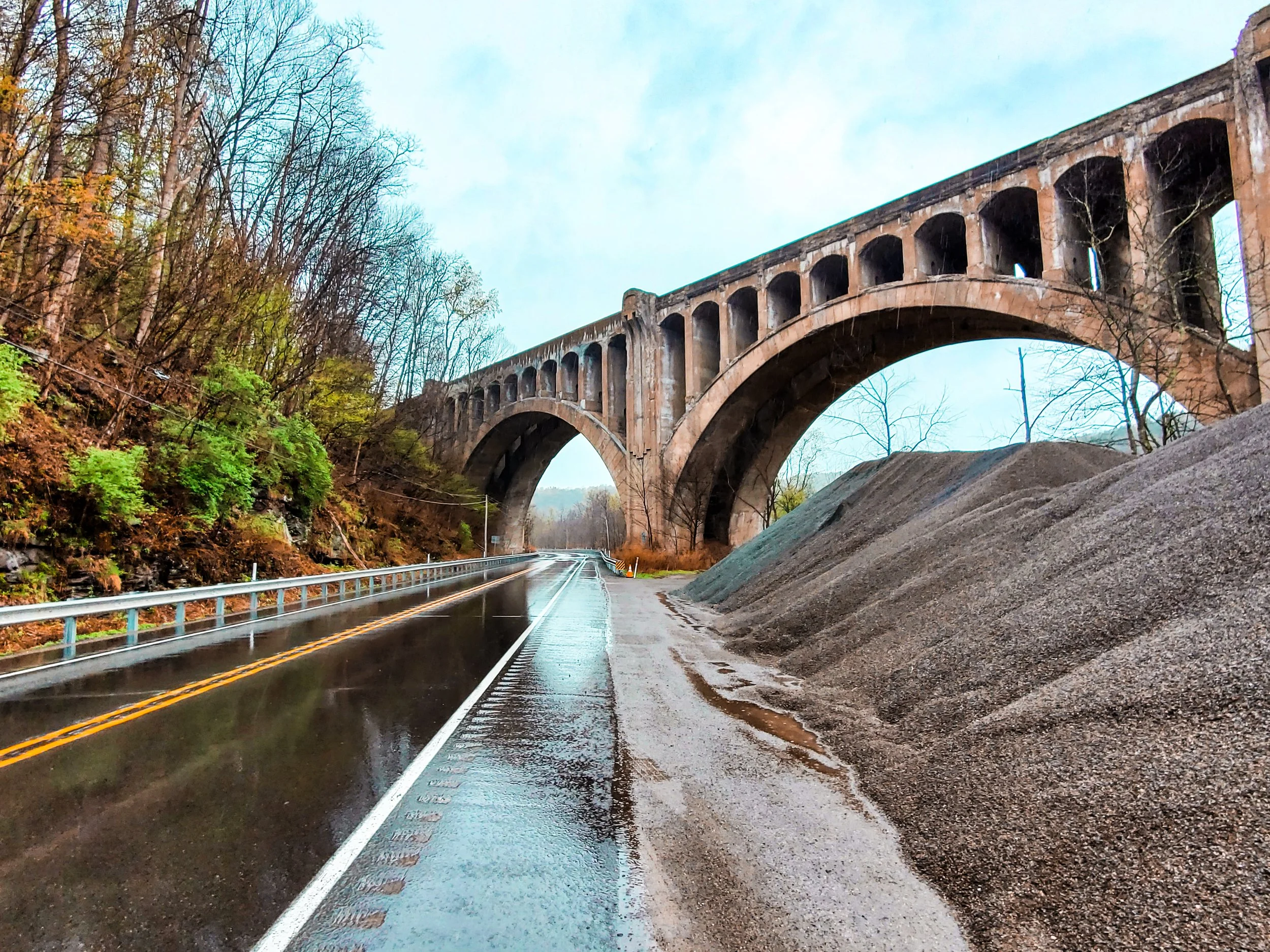 Martins Creek Viaduct 1915 Hop Bottom PA.jpg