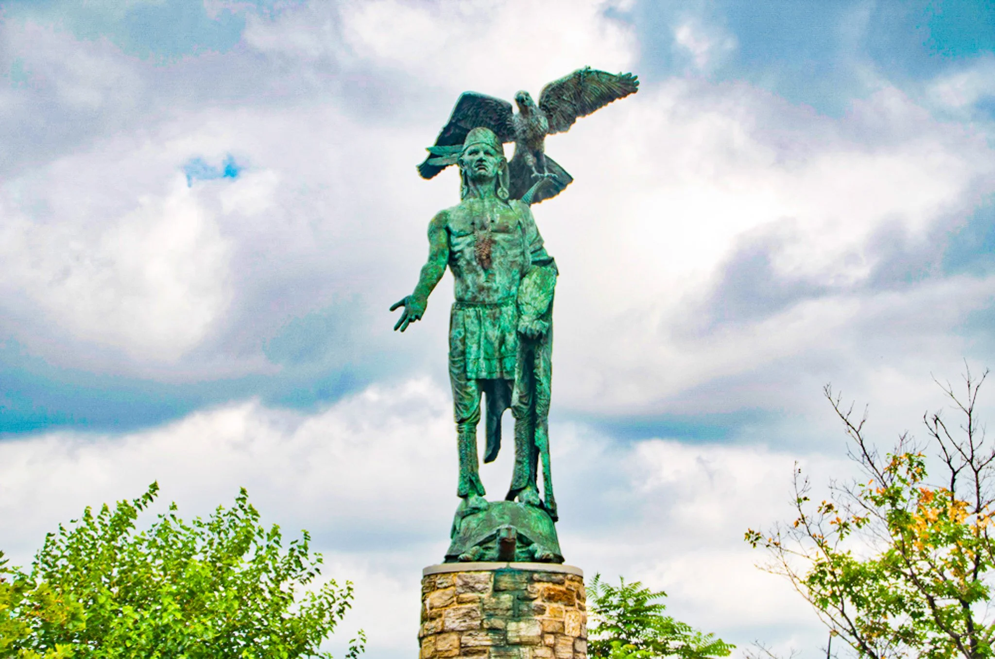 Tamanend statue with eagle.jpg
