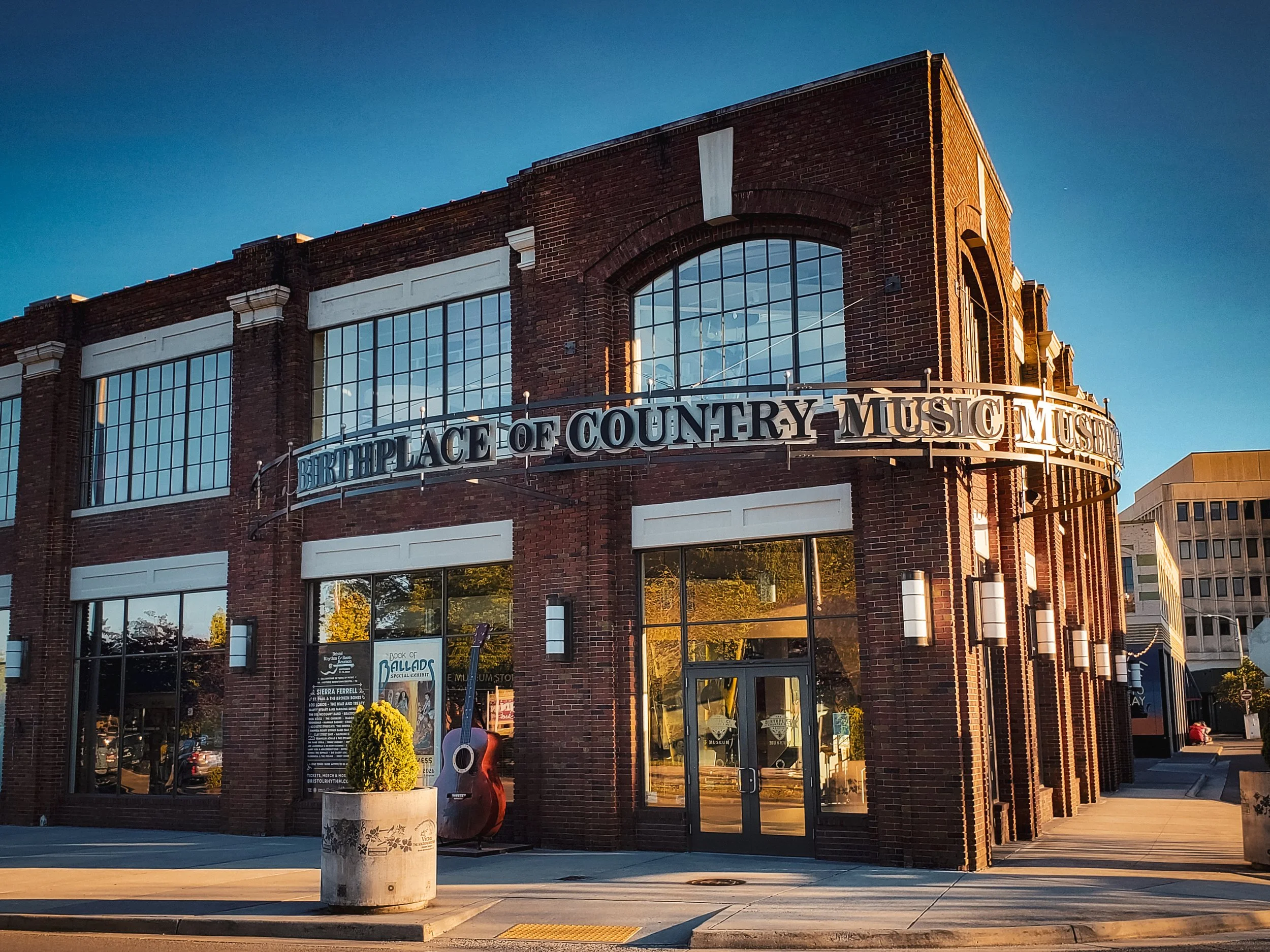 Bristol VA Birthplace of country music.jpg