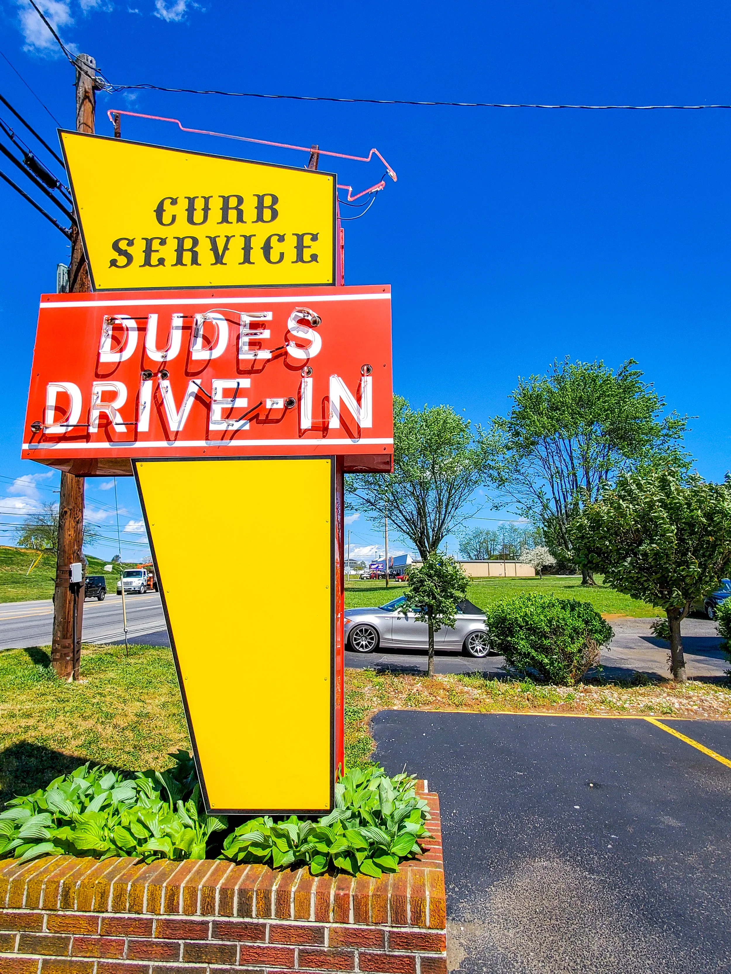 Dudes Drive In restaurant Christiansburg VA.jpg