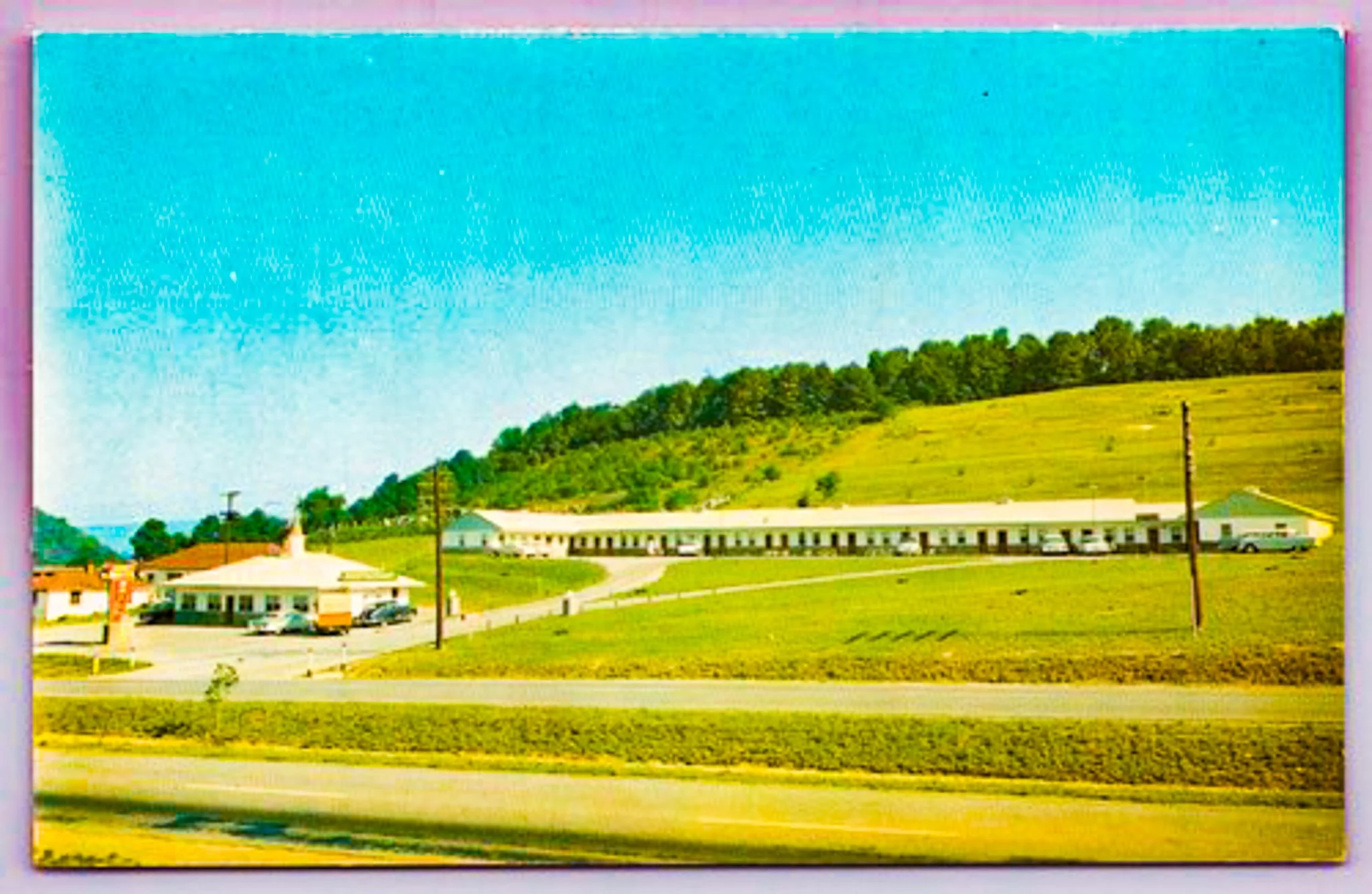 Johnsons Motel postcard Wytheville VA.jpg