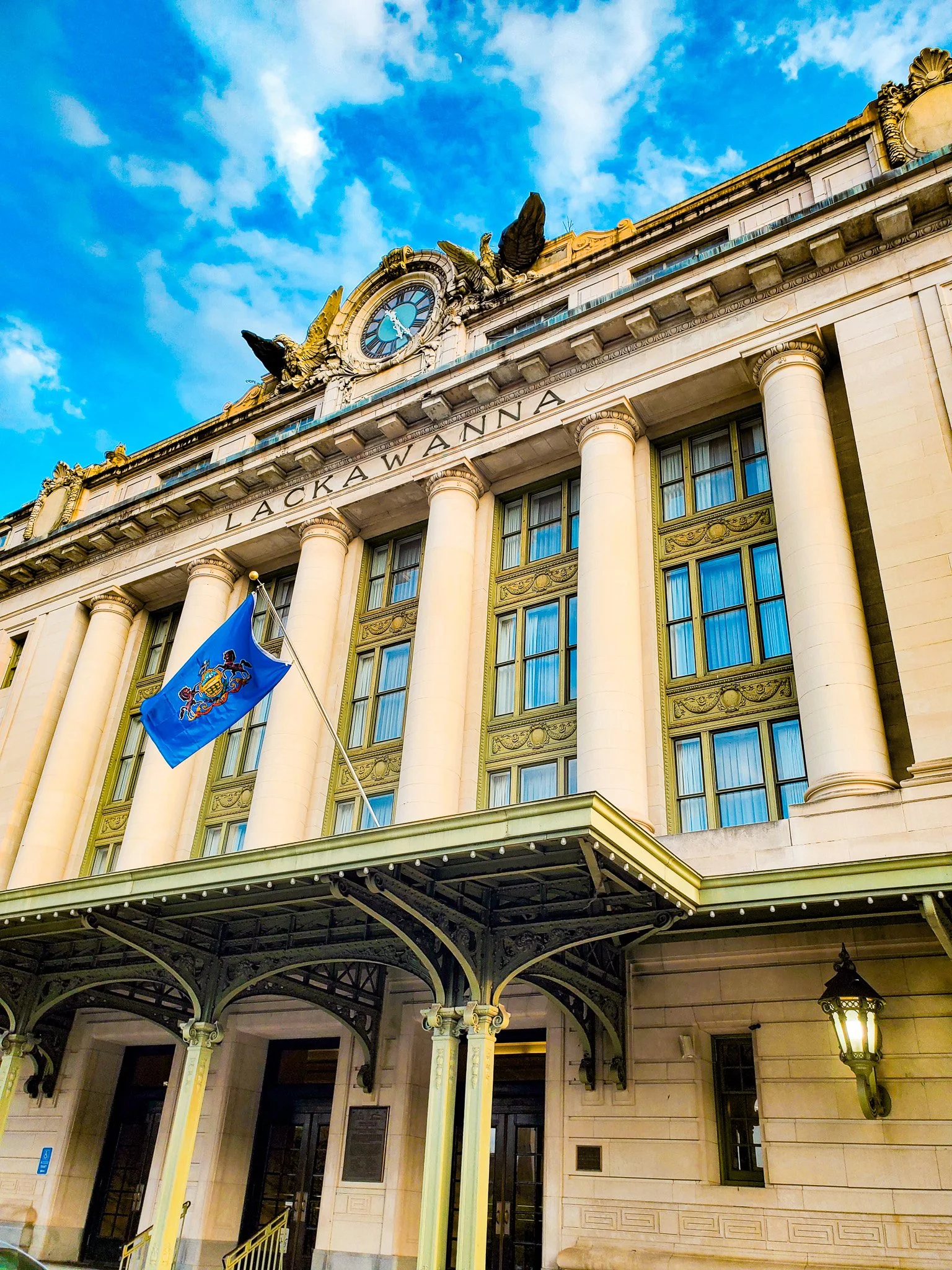 Lackawanna RR front columns building Scranton PA.jpg