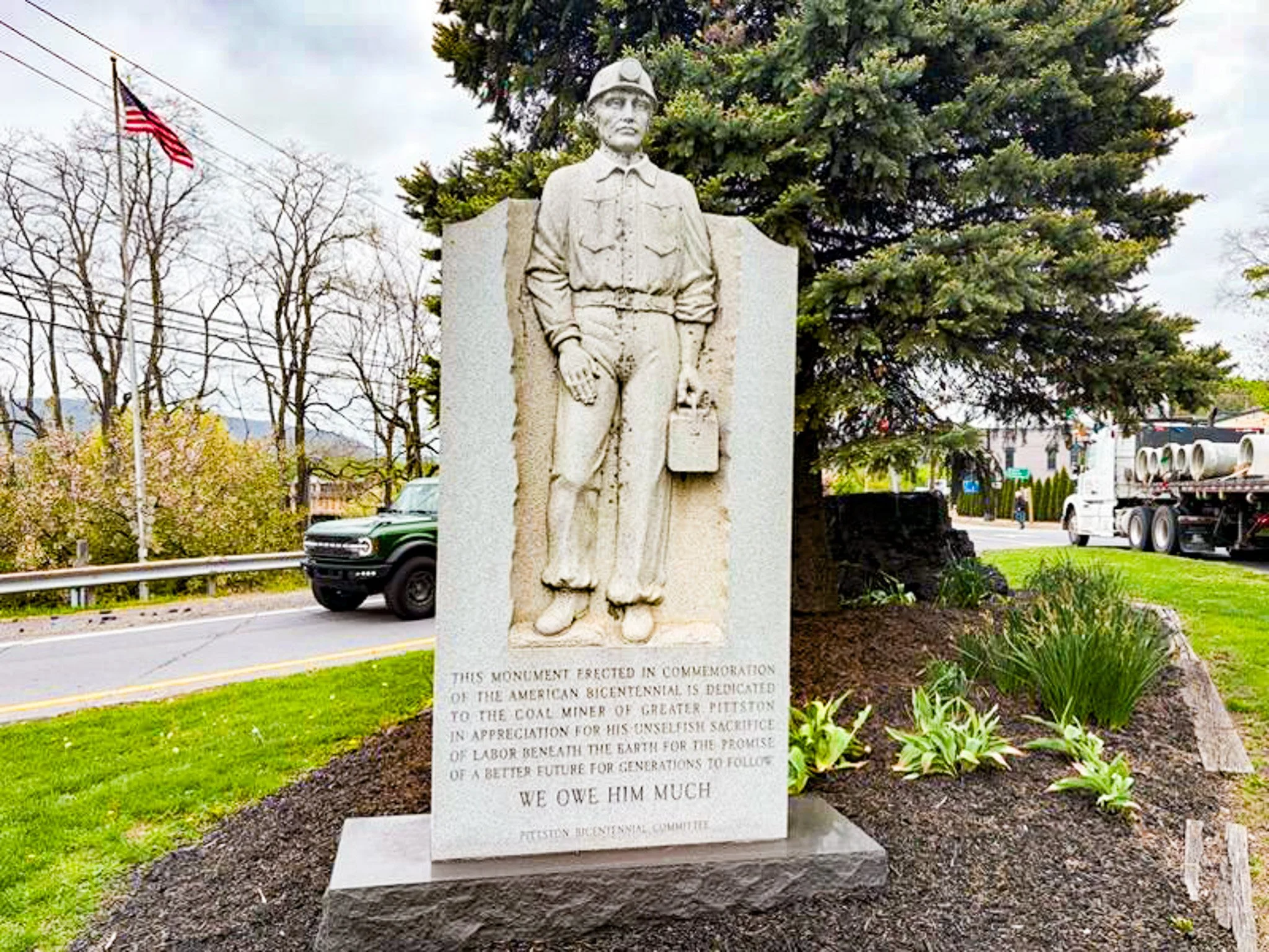 Coal Miners monument at Pittson PA.jpg