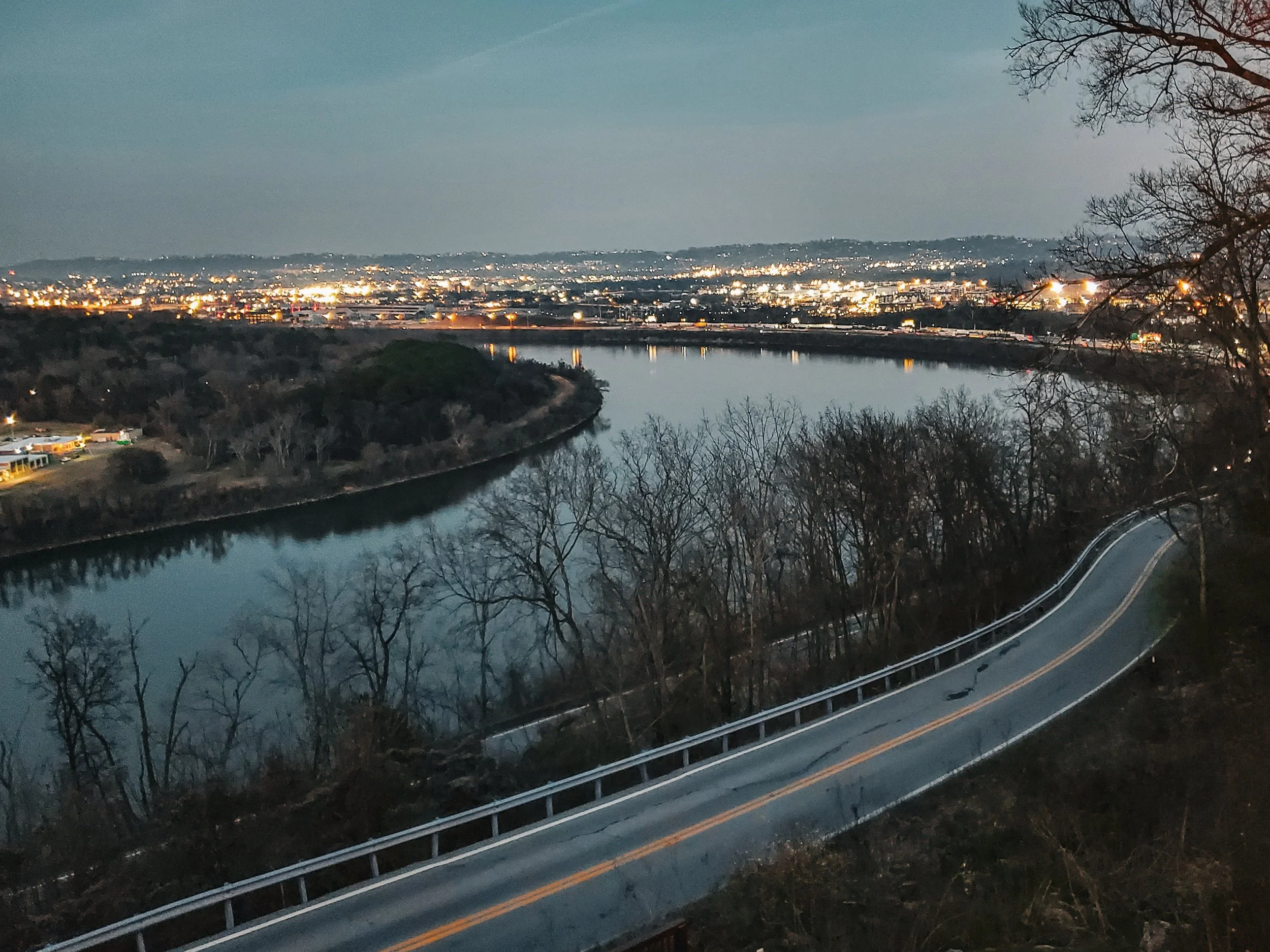 Tennessee River at night.jpg