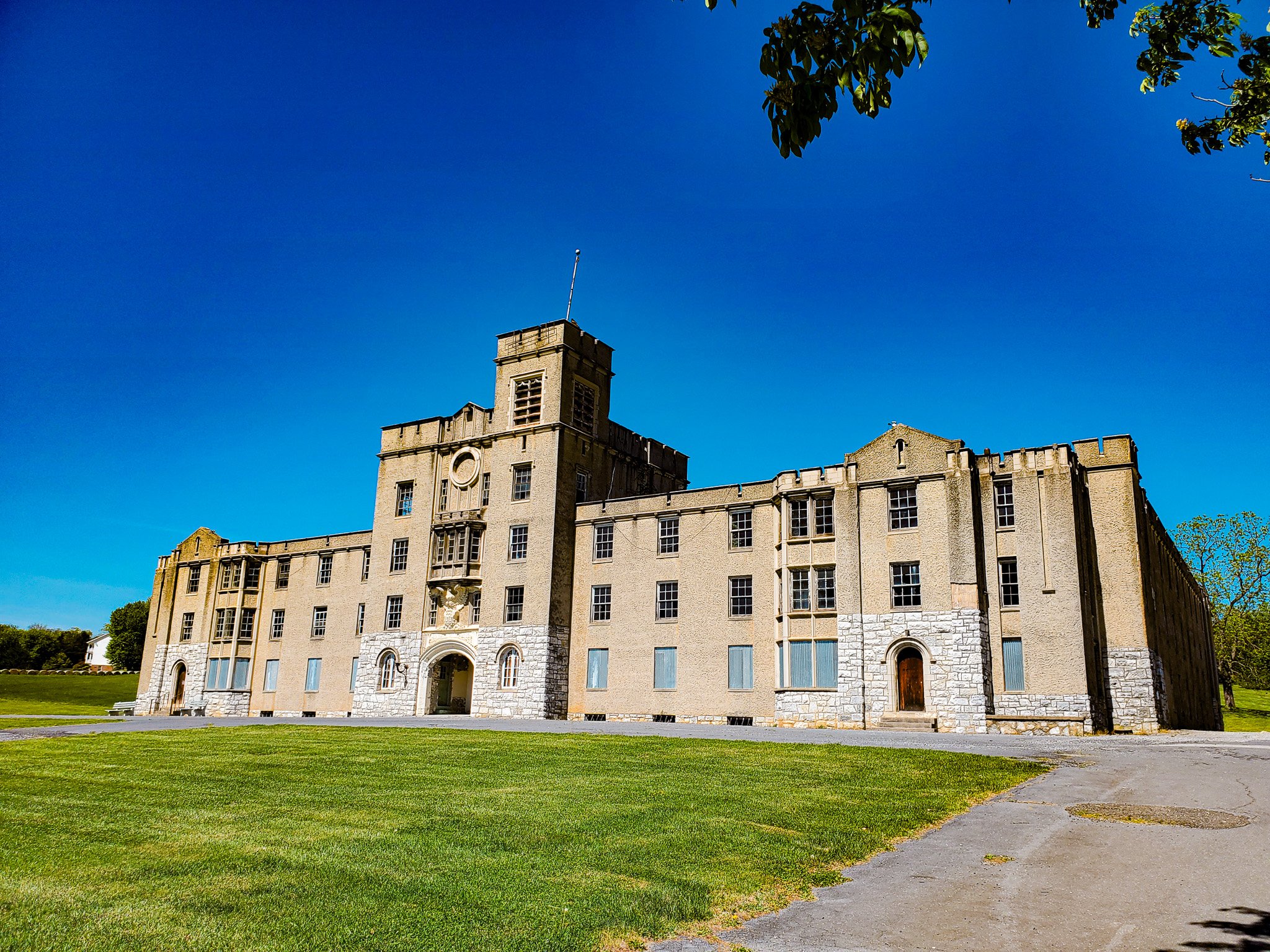 Augusta Military Institute building Fort Defiance VA.jpg