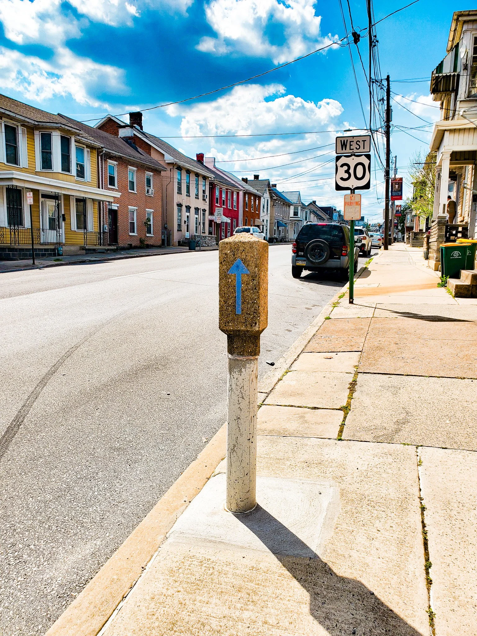 Lincoln Hwy side view marker Chambersburg PA.jpg