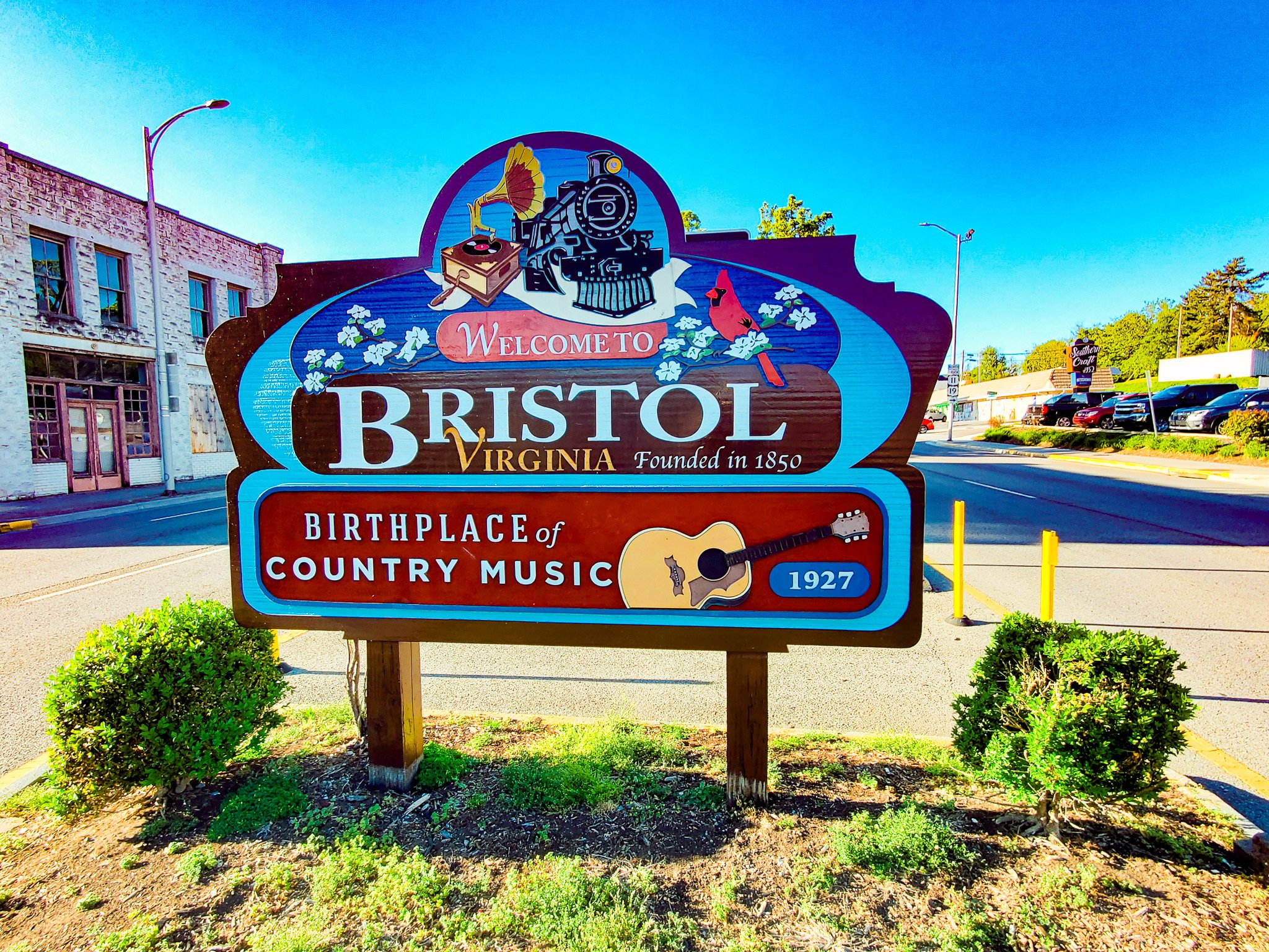 Bristol VA welcome sign closeup.jpg