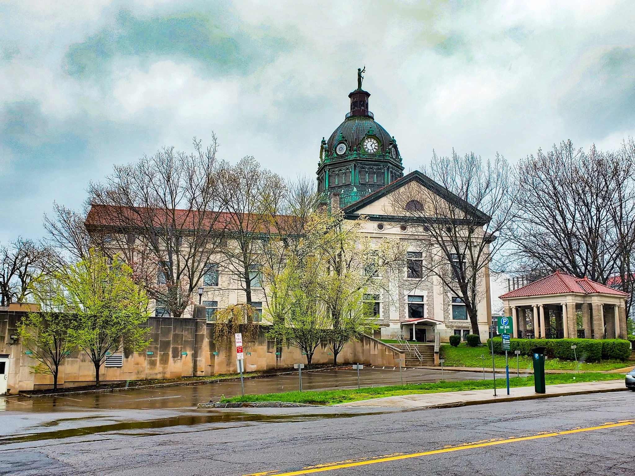 Binghamton NY public building.jpg