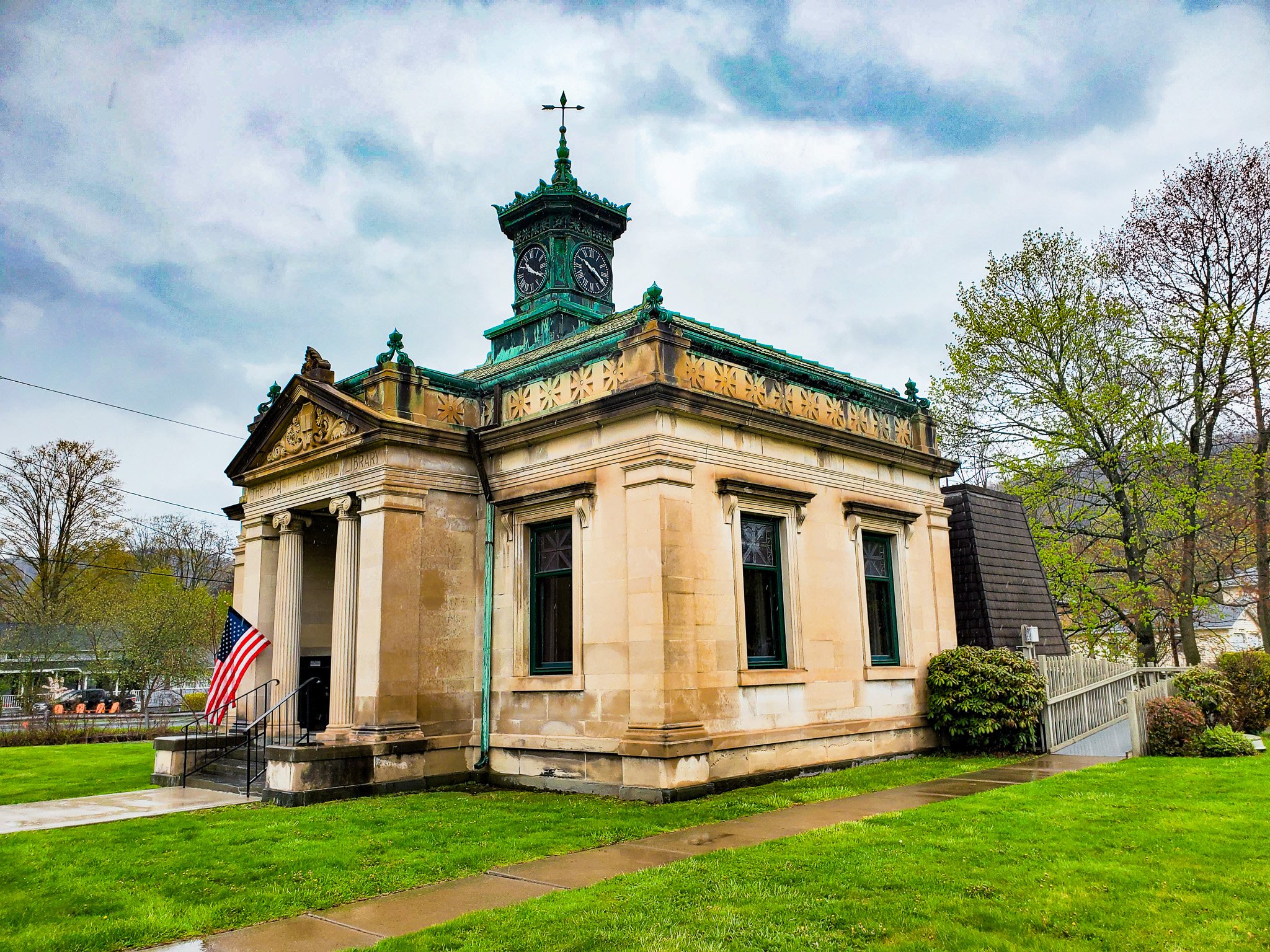 Pratt Memorial Library building New Milford Township PA.jpg