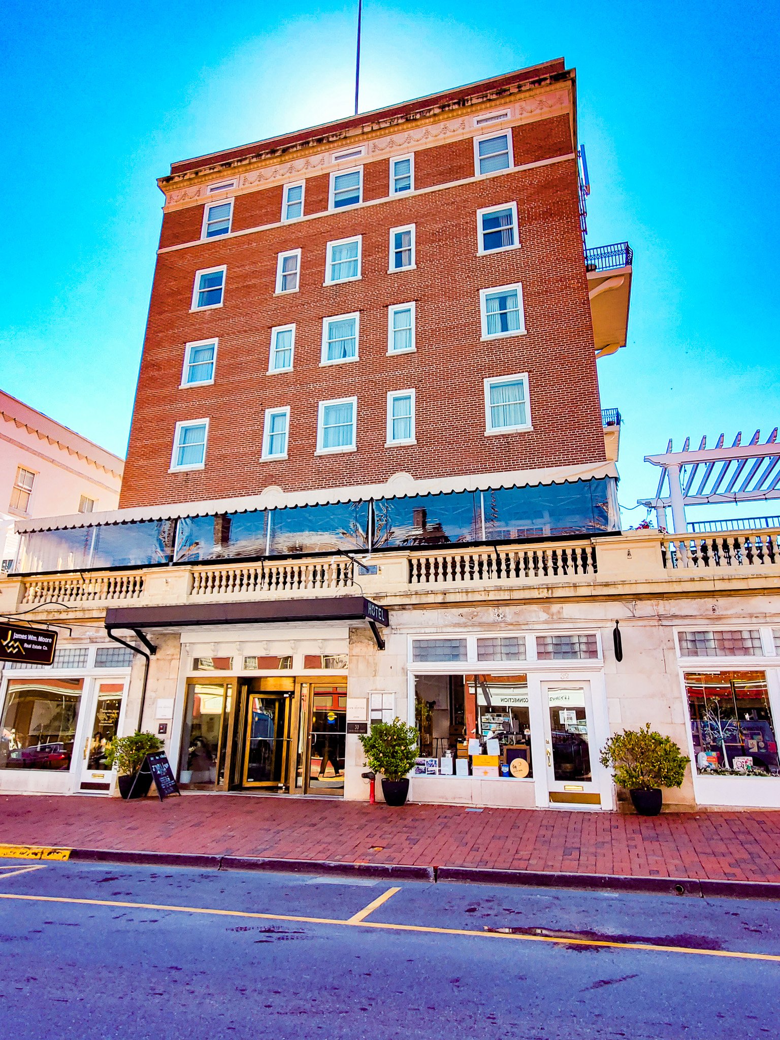Gin Hotel Robert E Lee formerly 1926 Lexington VA.jpg