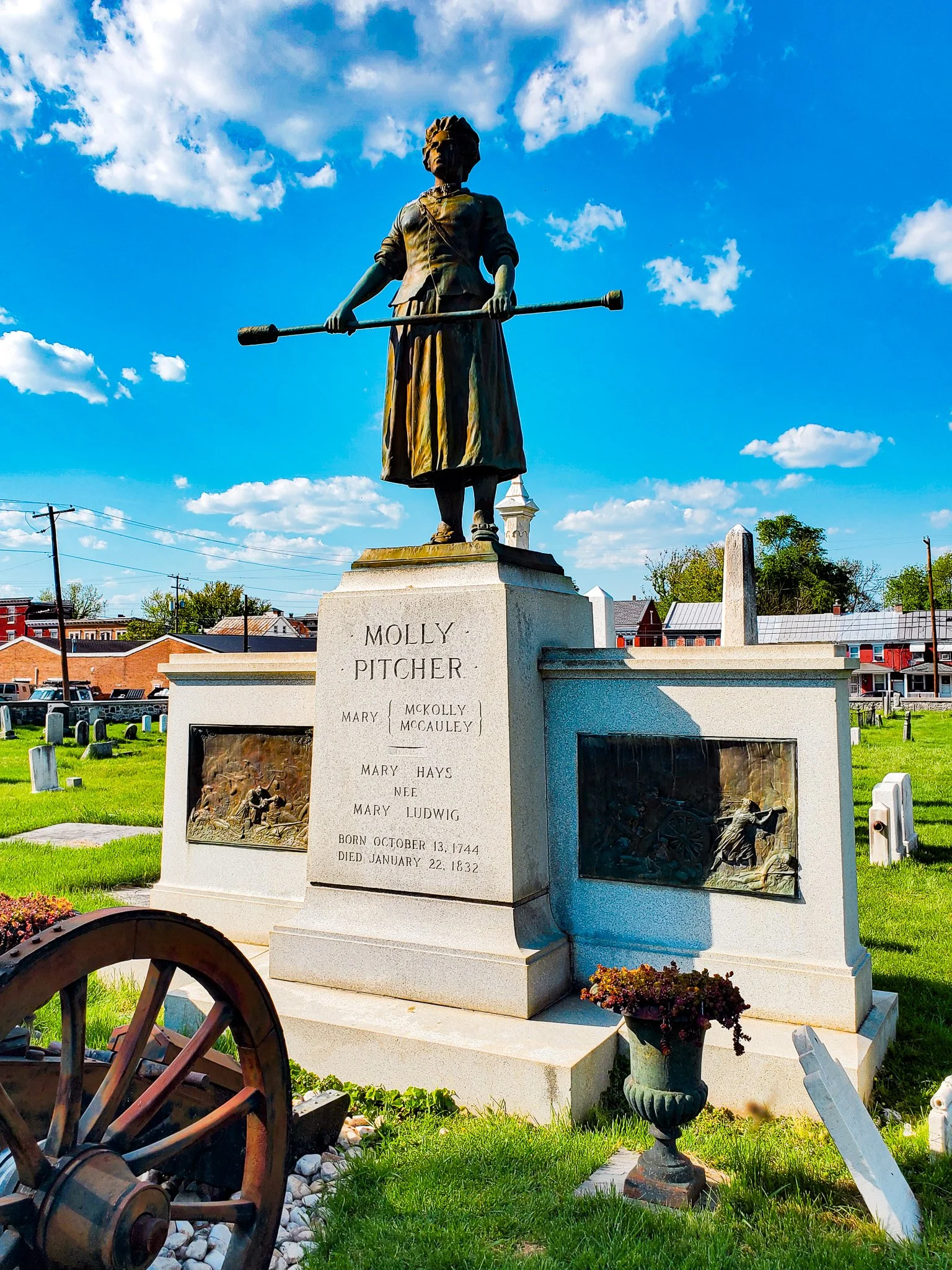 Molly Pitcher monument close up Carlisle PA.jpg