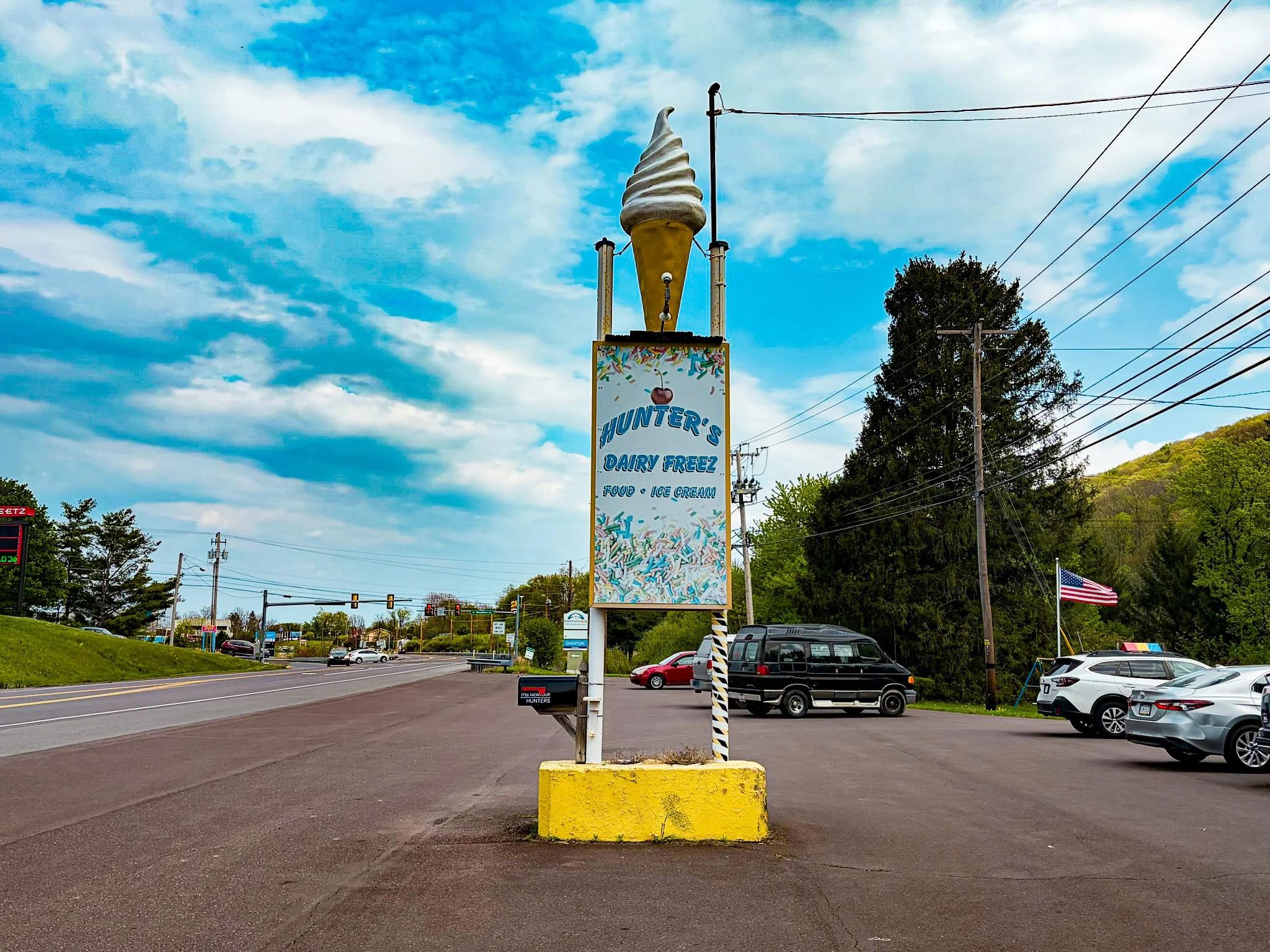 Hunters Dairy Freez sign Danville PA distant.jpg