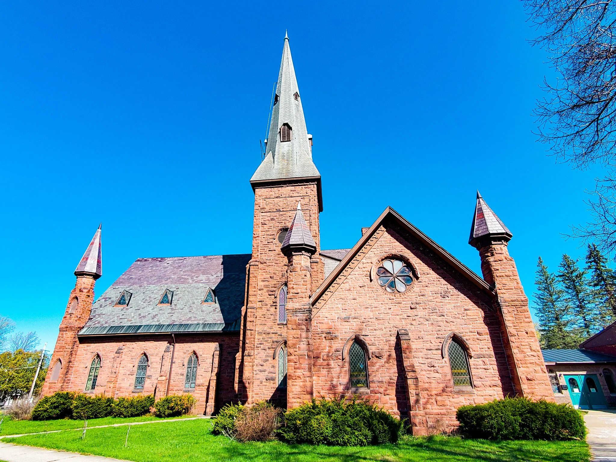 Pottsdam Church made of sandstone NY.jpg