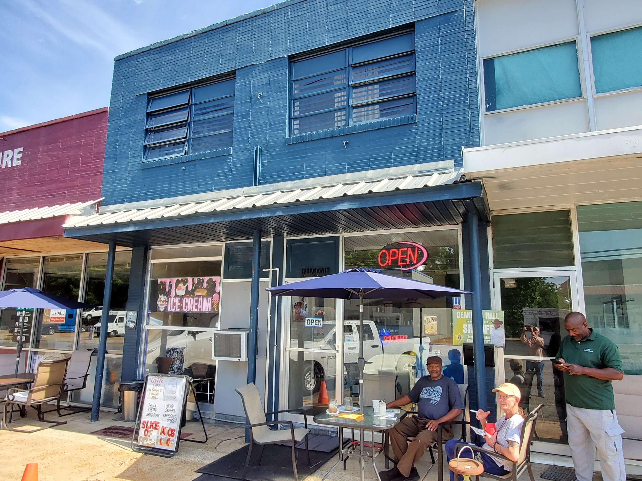 Leo's Coffee Shop