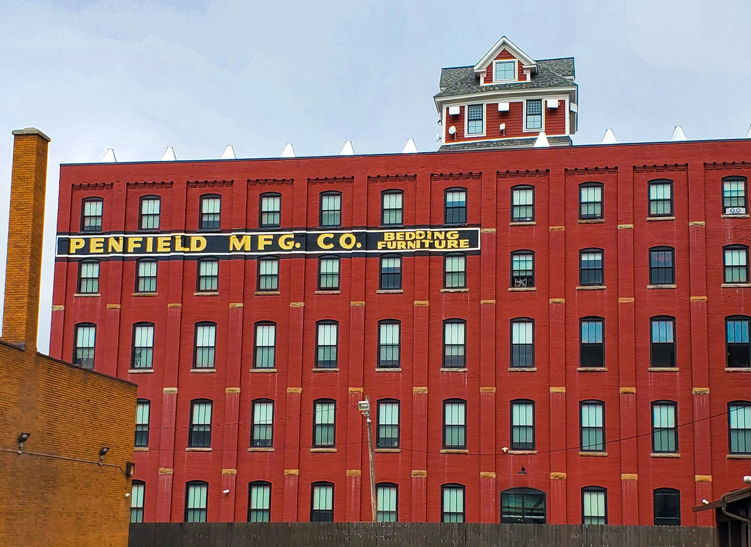 House on top of Penfield Mfg Co building Syracuse NY.jpg