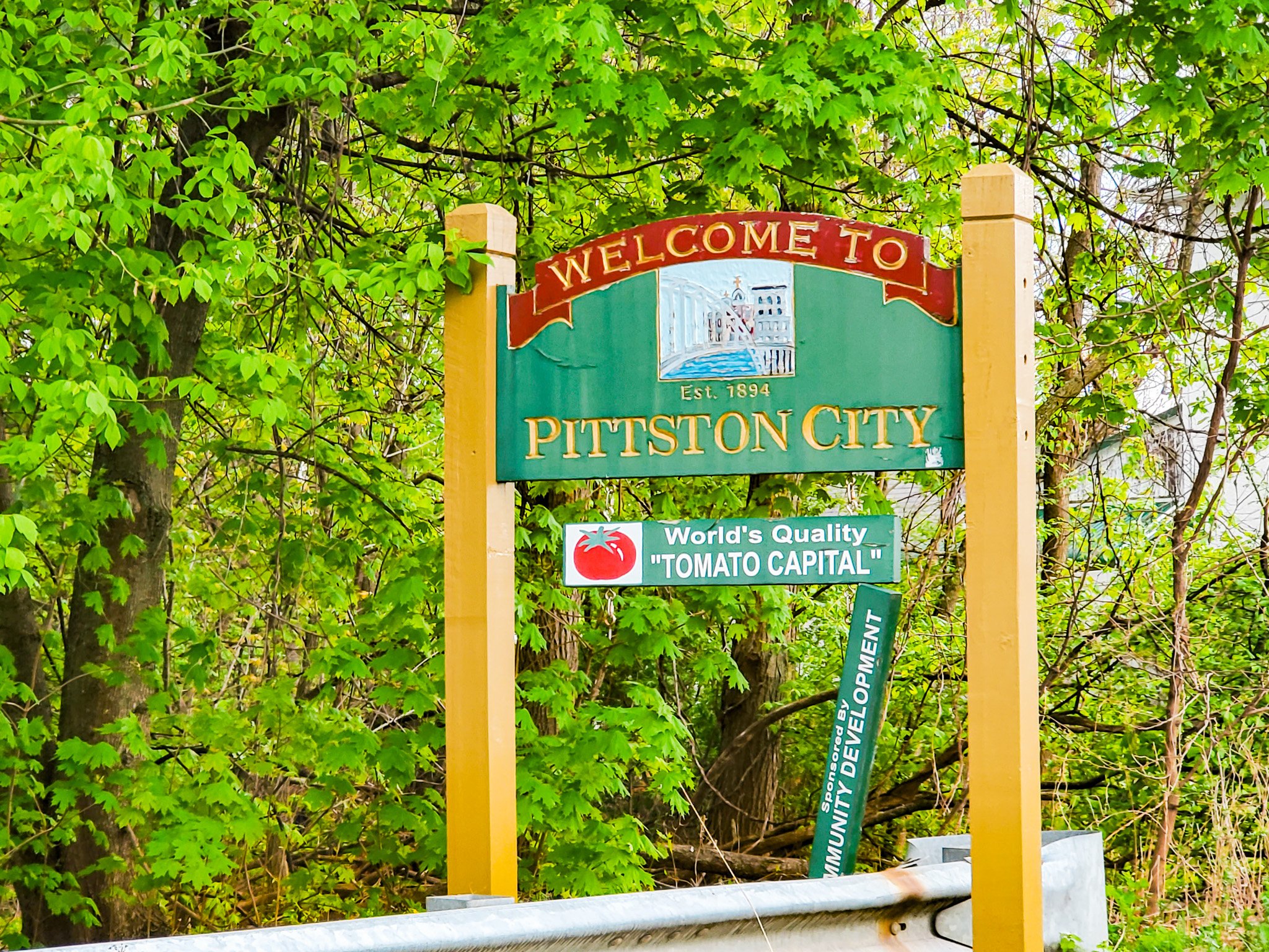 Pittson City PA welcome sign close up.jpg