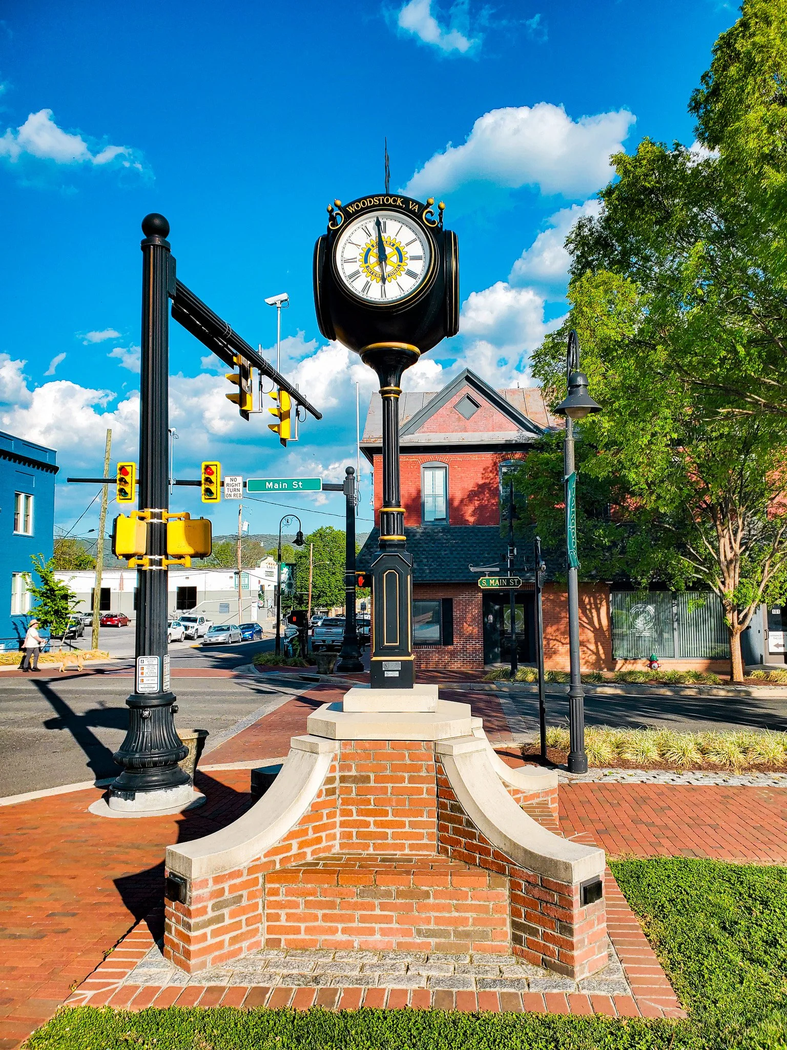 Town clock Woodstock VA.jpg