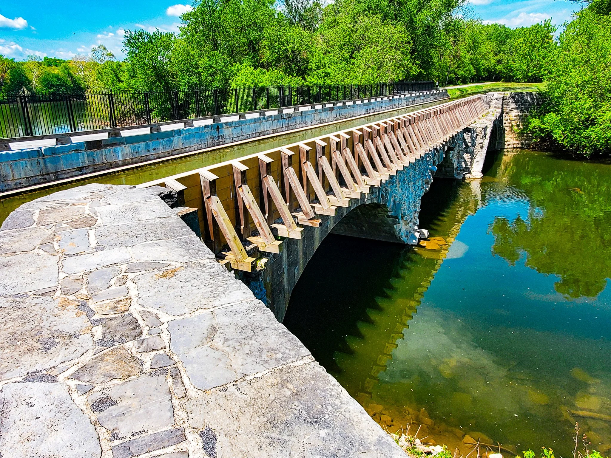 Conococheague Aqueduct at Williamsport MD.jpg