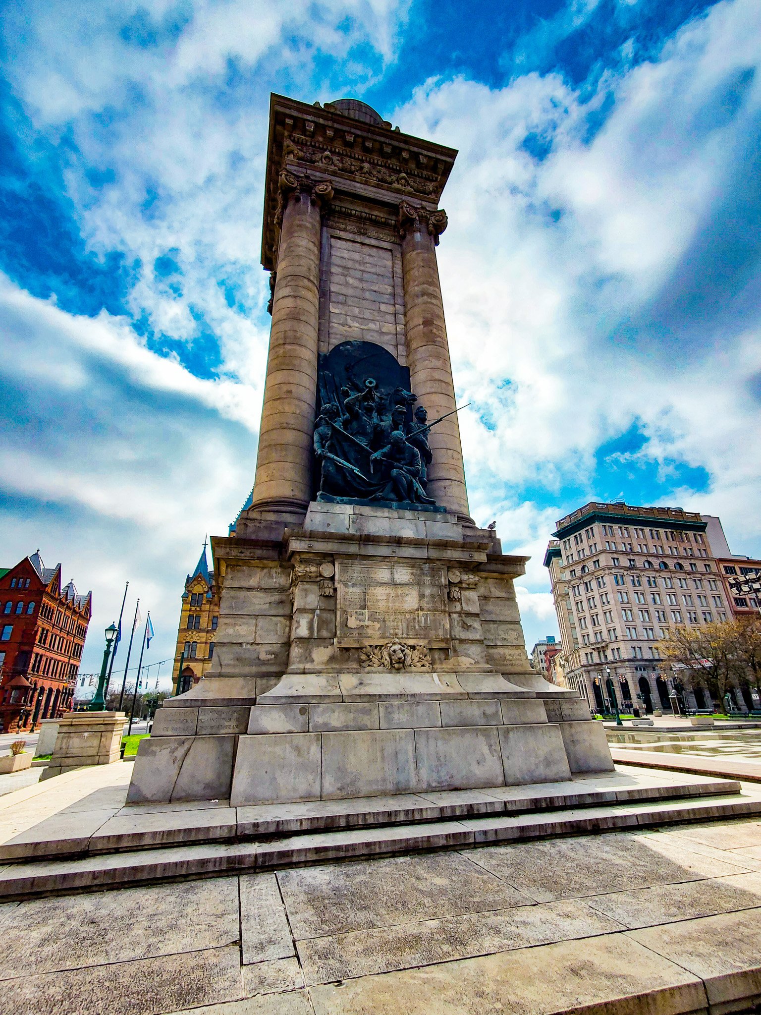 War Memorial monument in Syracuse NY.jpg