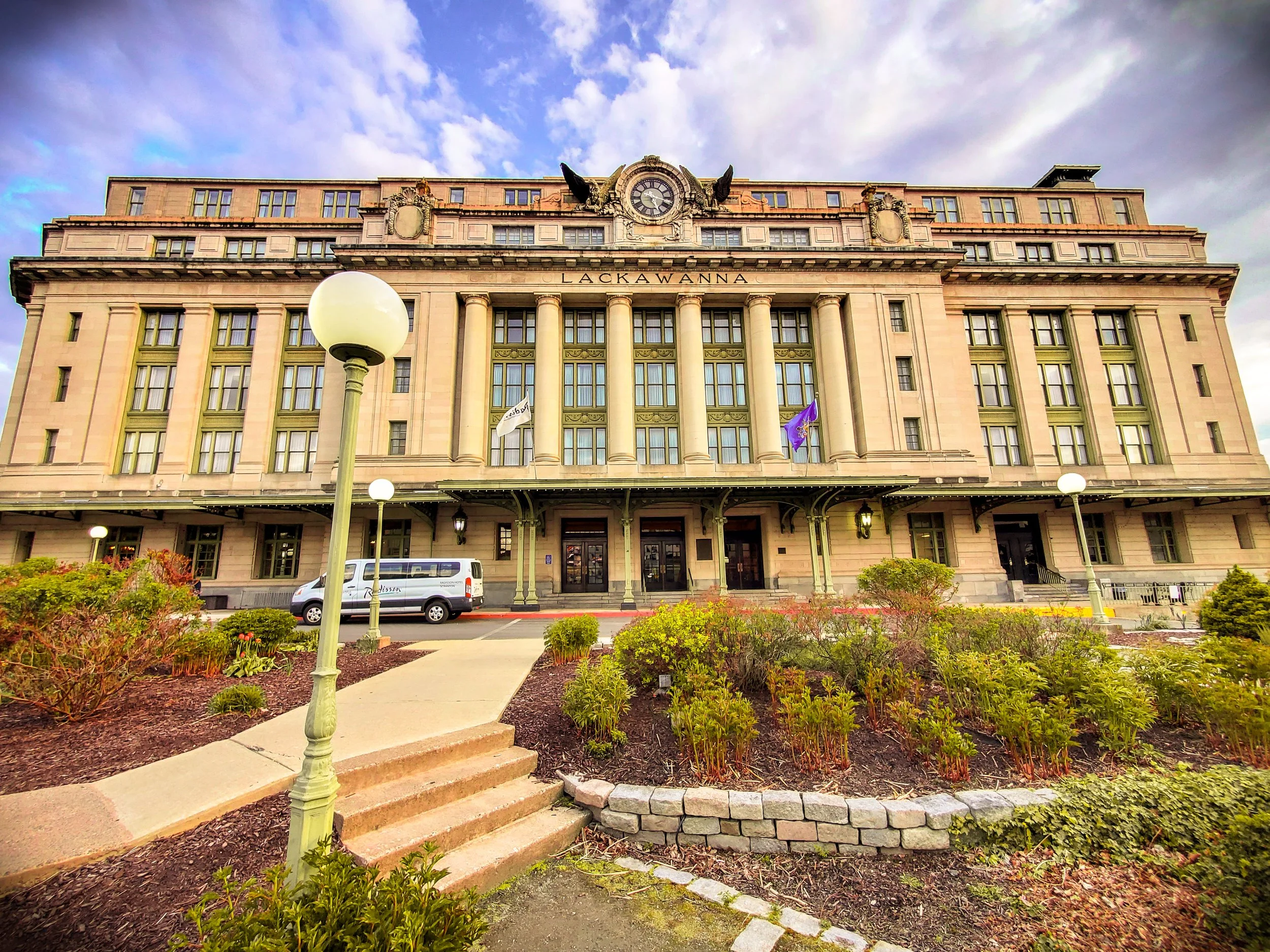 Lackawanna RR building hotel front Scranton PA.jpg