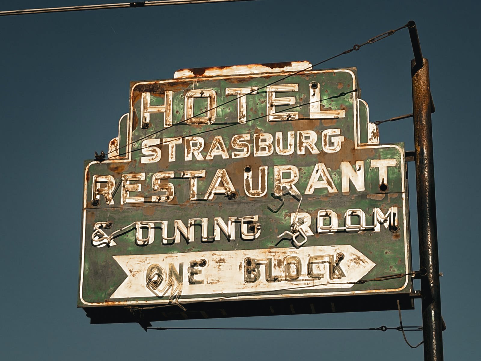 Hotel Strasburg sign Strasburg VA.jpg