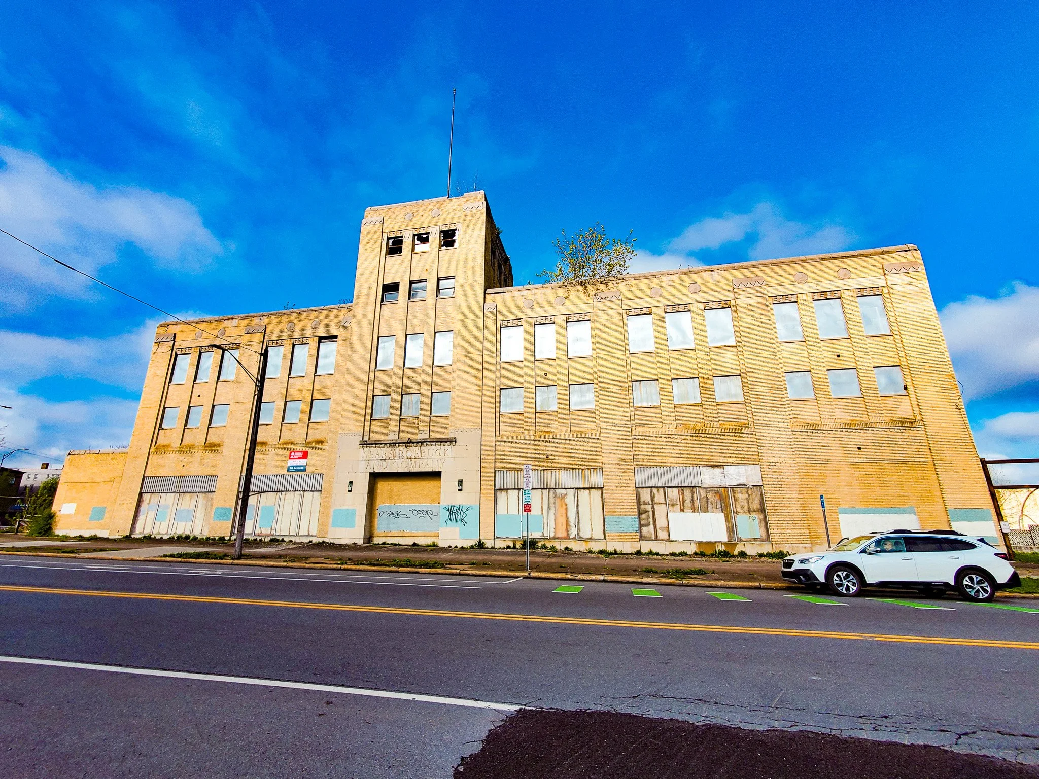 Sears Roebuck building at Syracuse NY.jpg