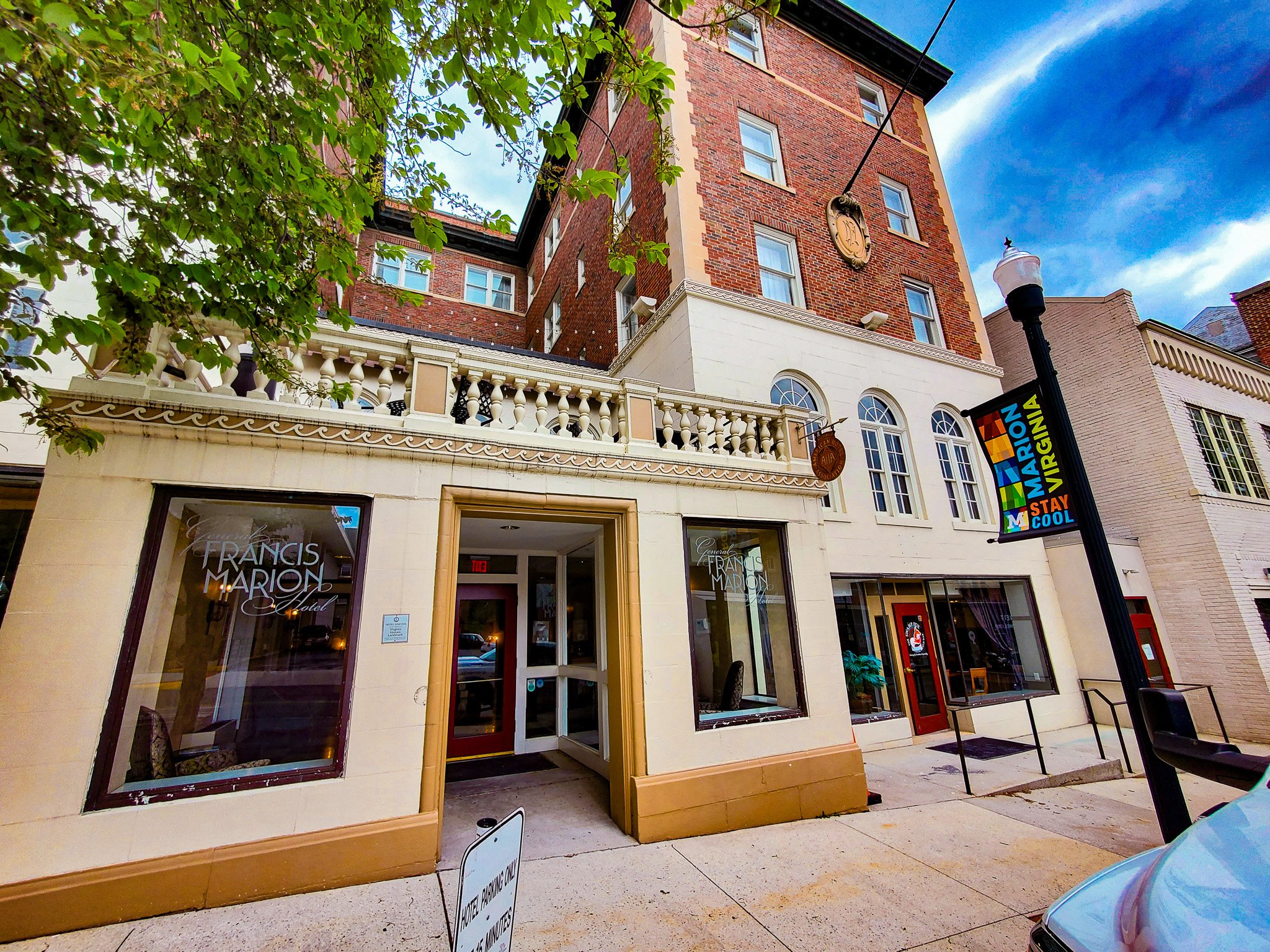 Francis Marion Hotel Marion VA.jpg