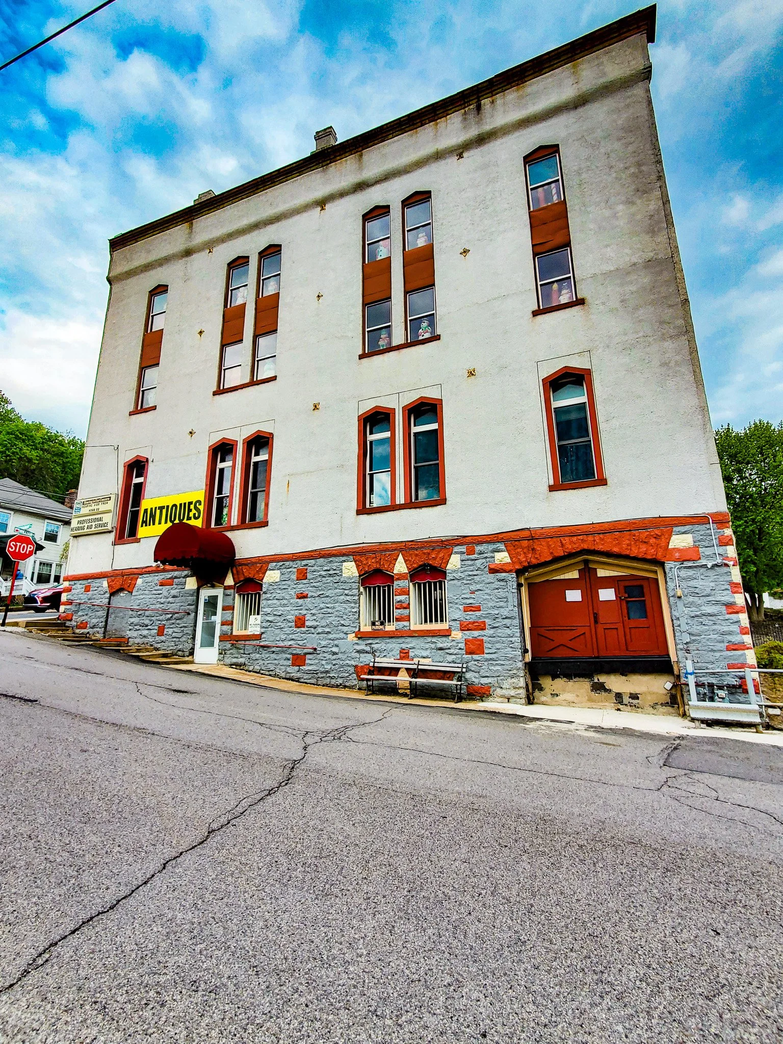 Duchess Duke building from side Pittson PA.jpg