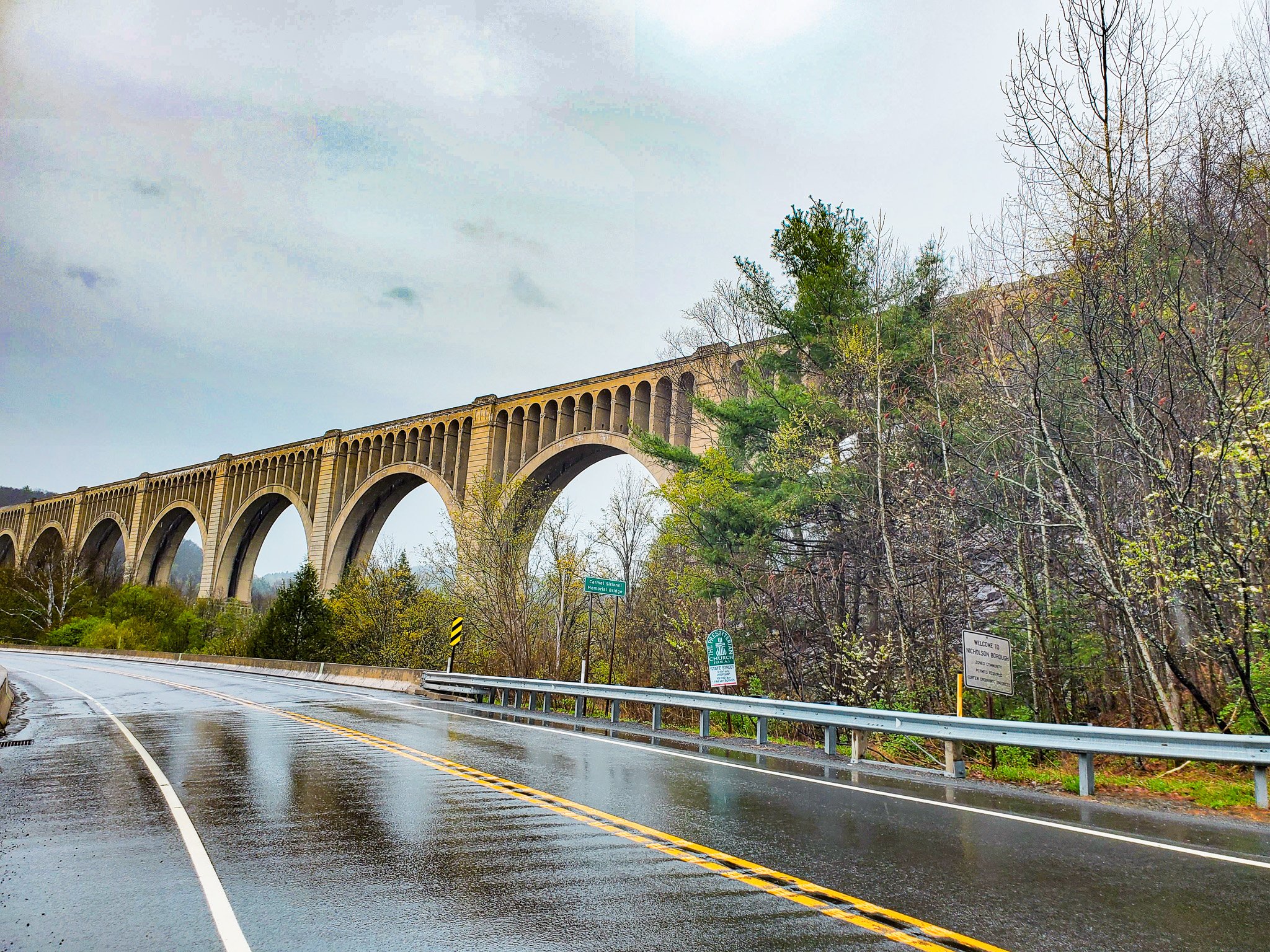 Tunkhannock Viaduct closer view Nicholson PA.jpg