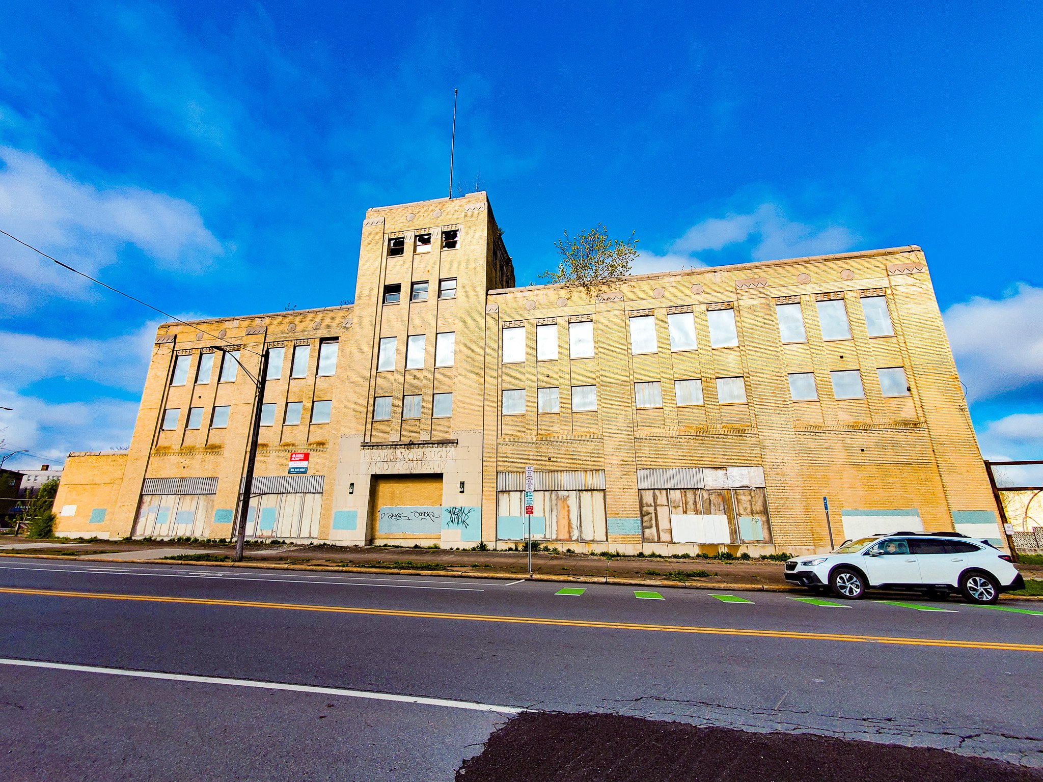Sears Roebuck building at Syracuse NY.jpg