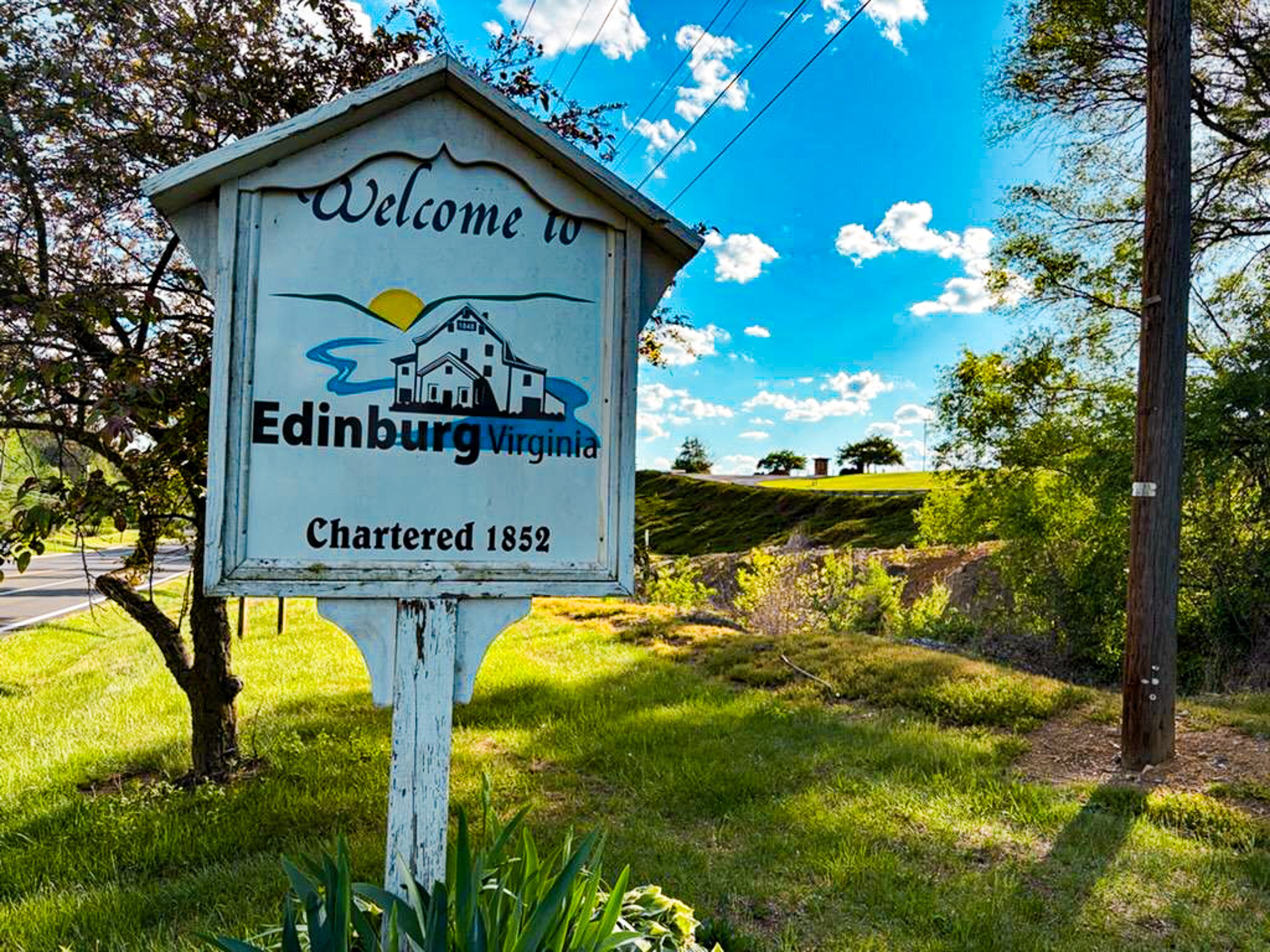 Edinburg VA welcome sign.jpg
