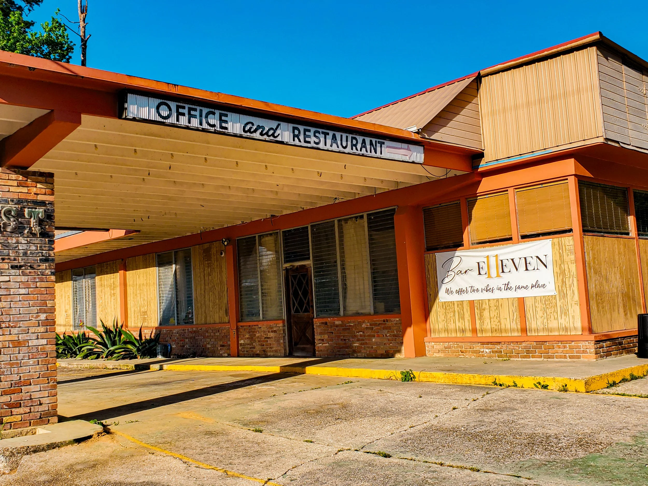 Old motel and restaurant.jpg