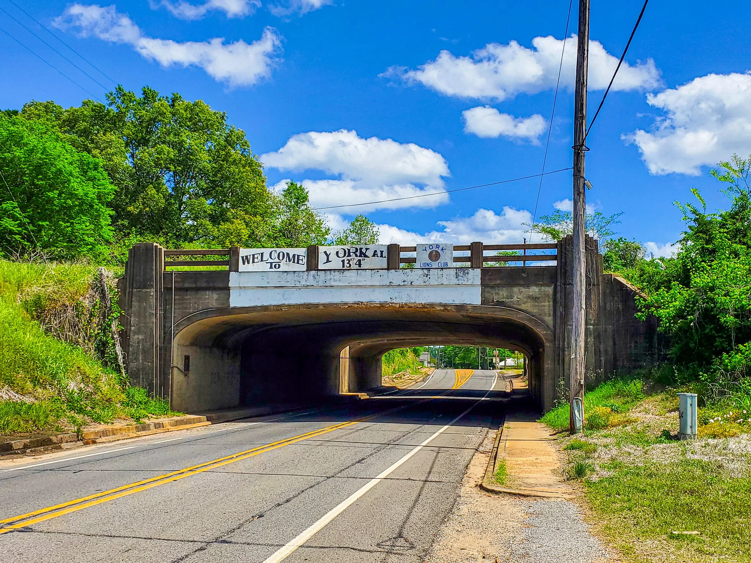 York overpass welcome sign.jpg