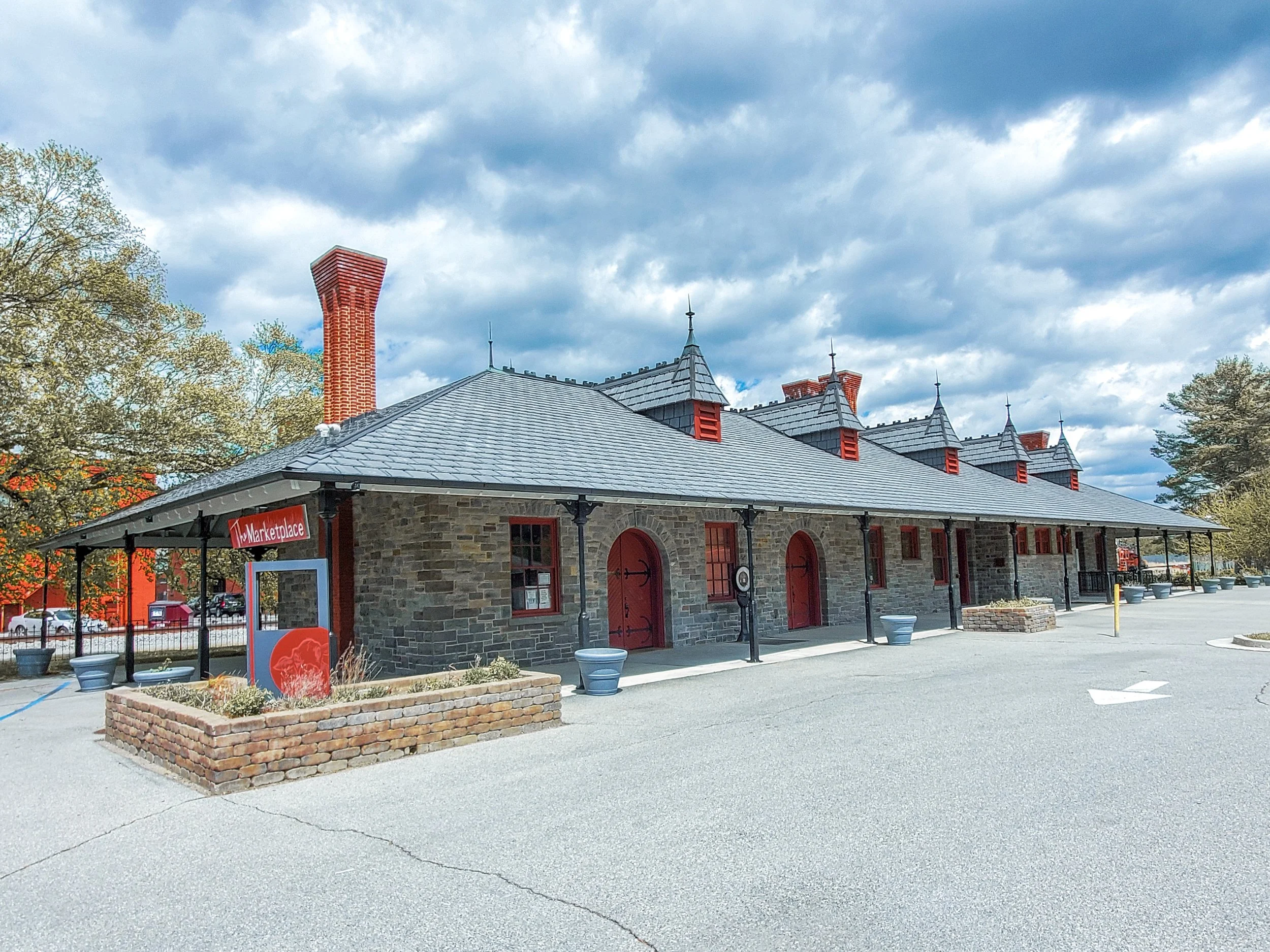Pulaski Grand Old Lady depot building Pulaski VA.jpg