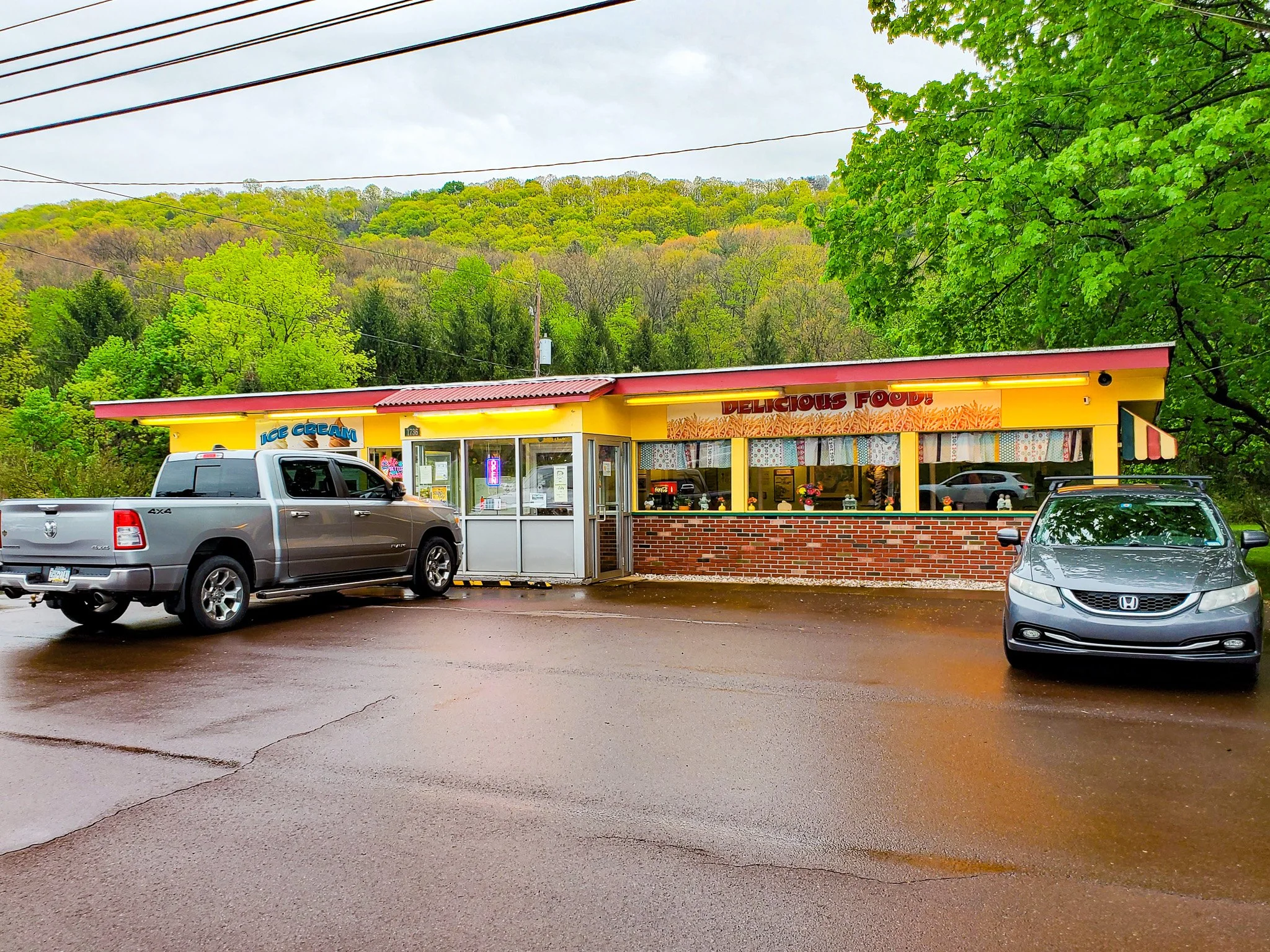 Hunters Dairy Freez building Danville PA.jpg