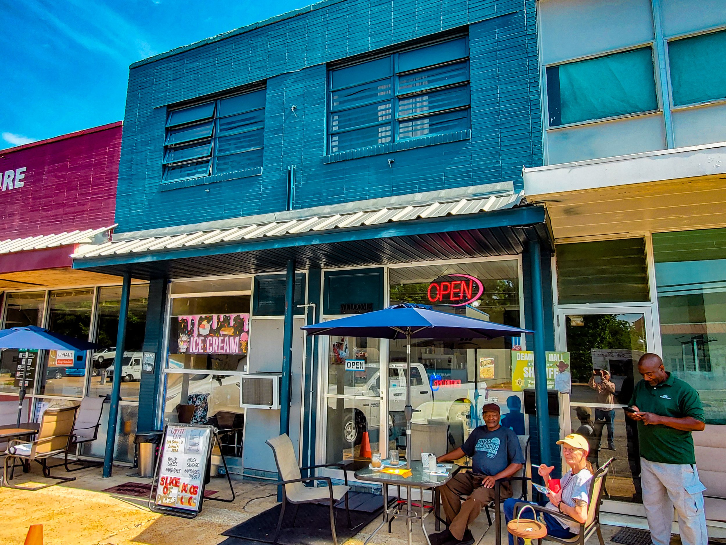 Leo's Coffee Shop