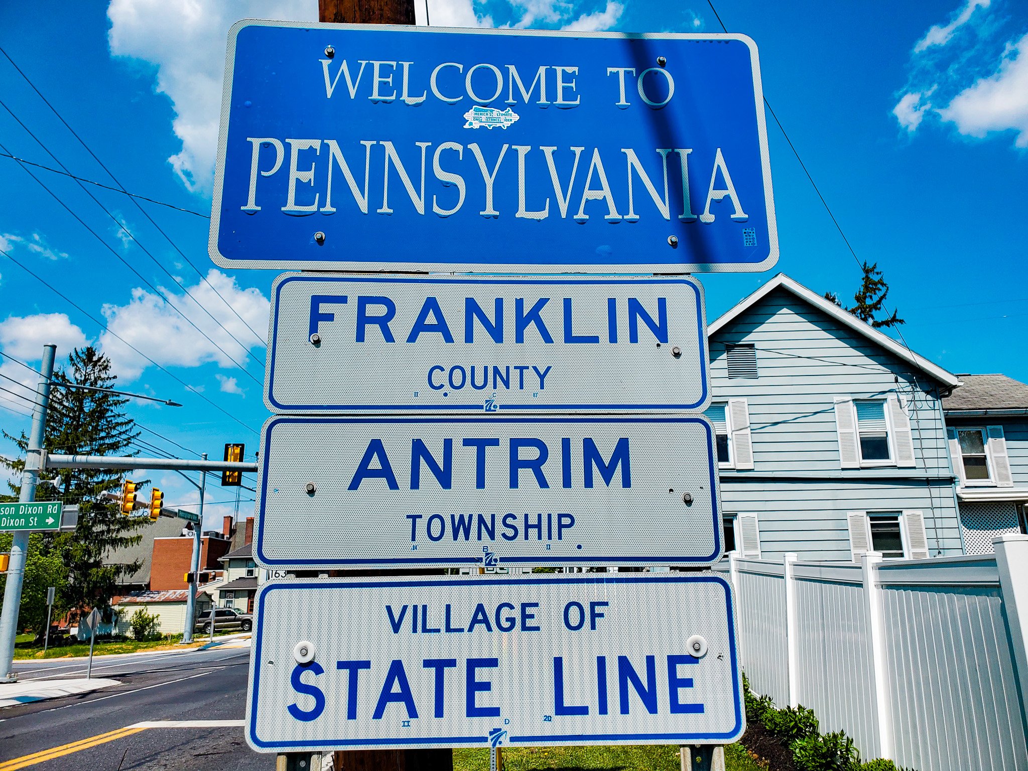 Pennsylvania state line close up.jpg