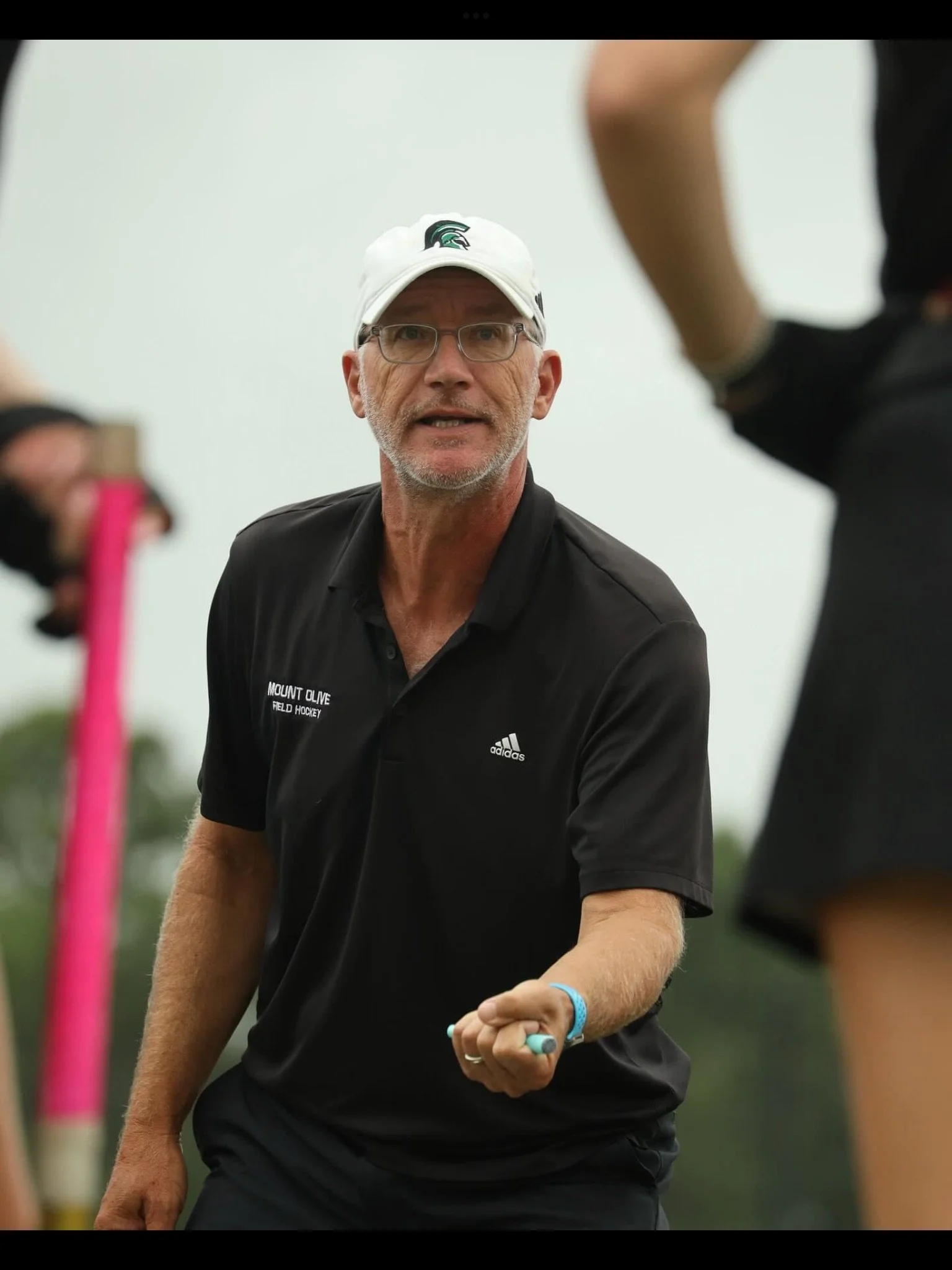 Field Hockey Coach Polders giving tools to make the players more successful.